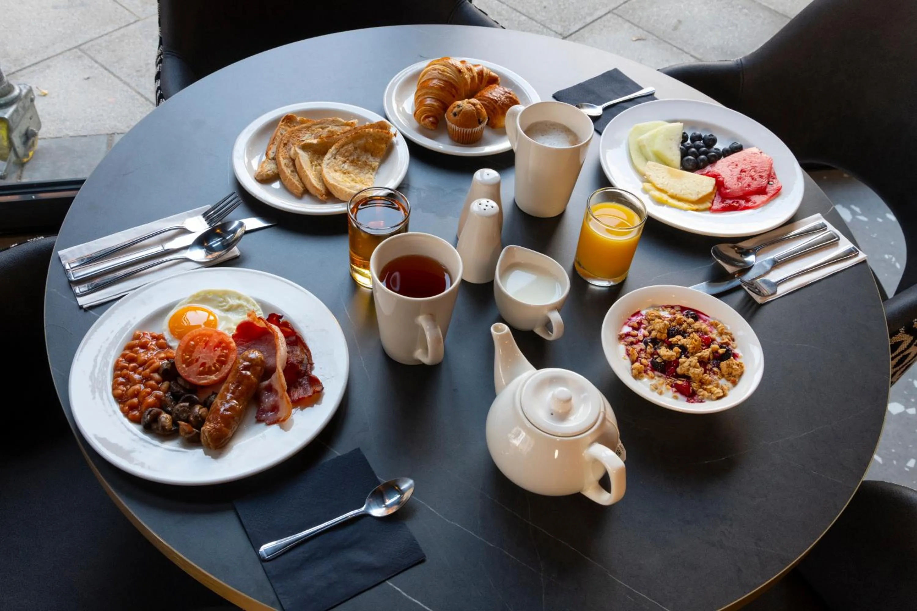 Breakfast in Holiday Inn Derby Riverlights by IHG