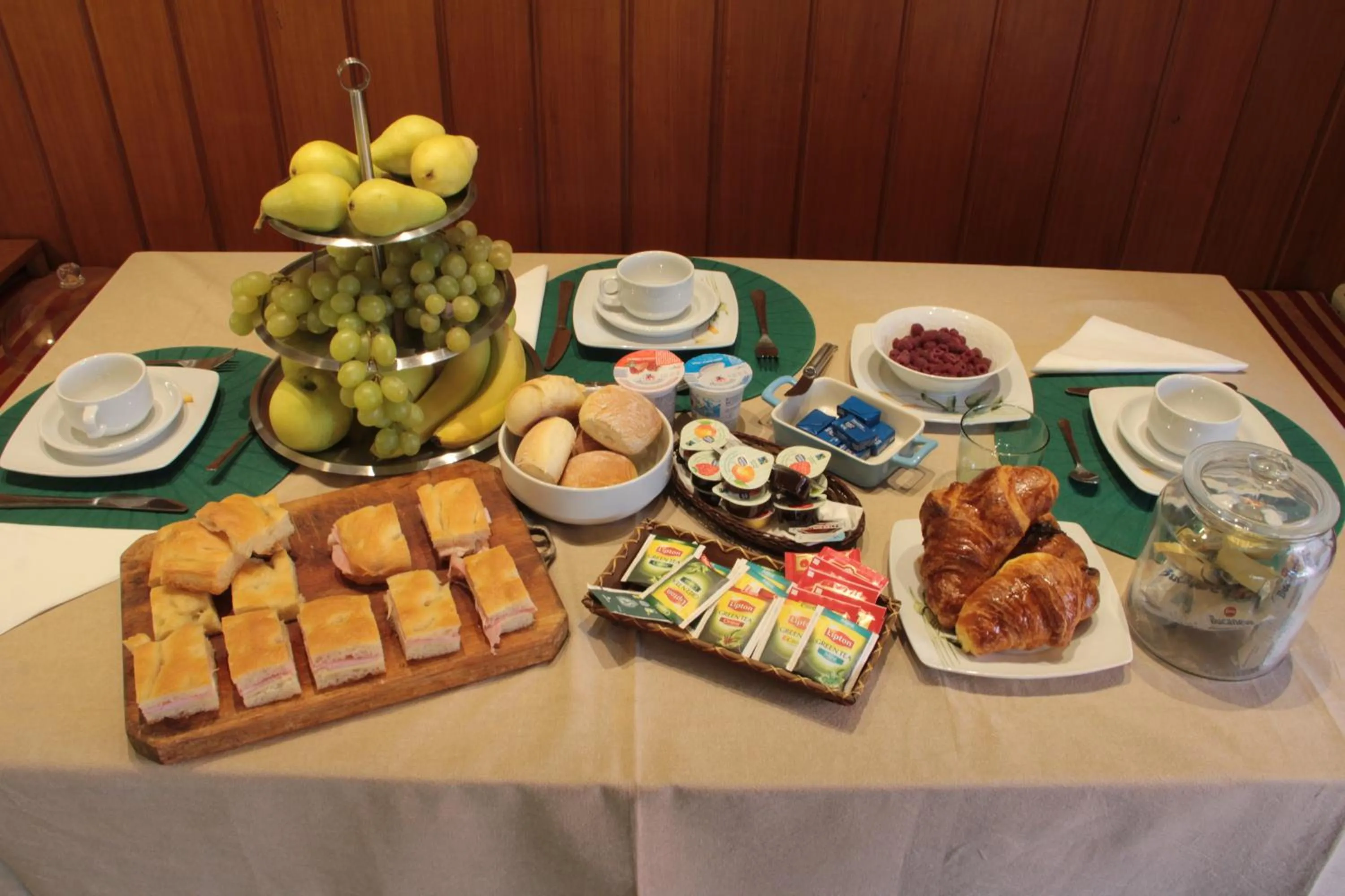Continental breakfast in B&B Villa Mirella