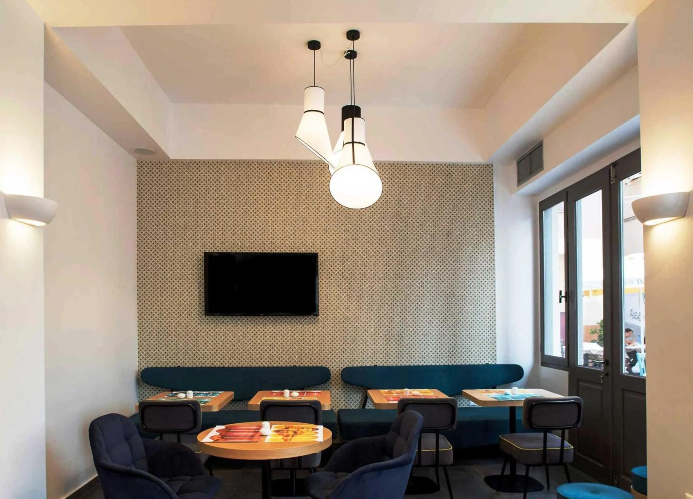 Restaurant/places to eat in Athena hotel