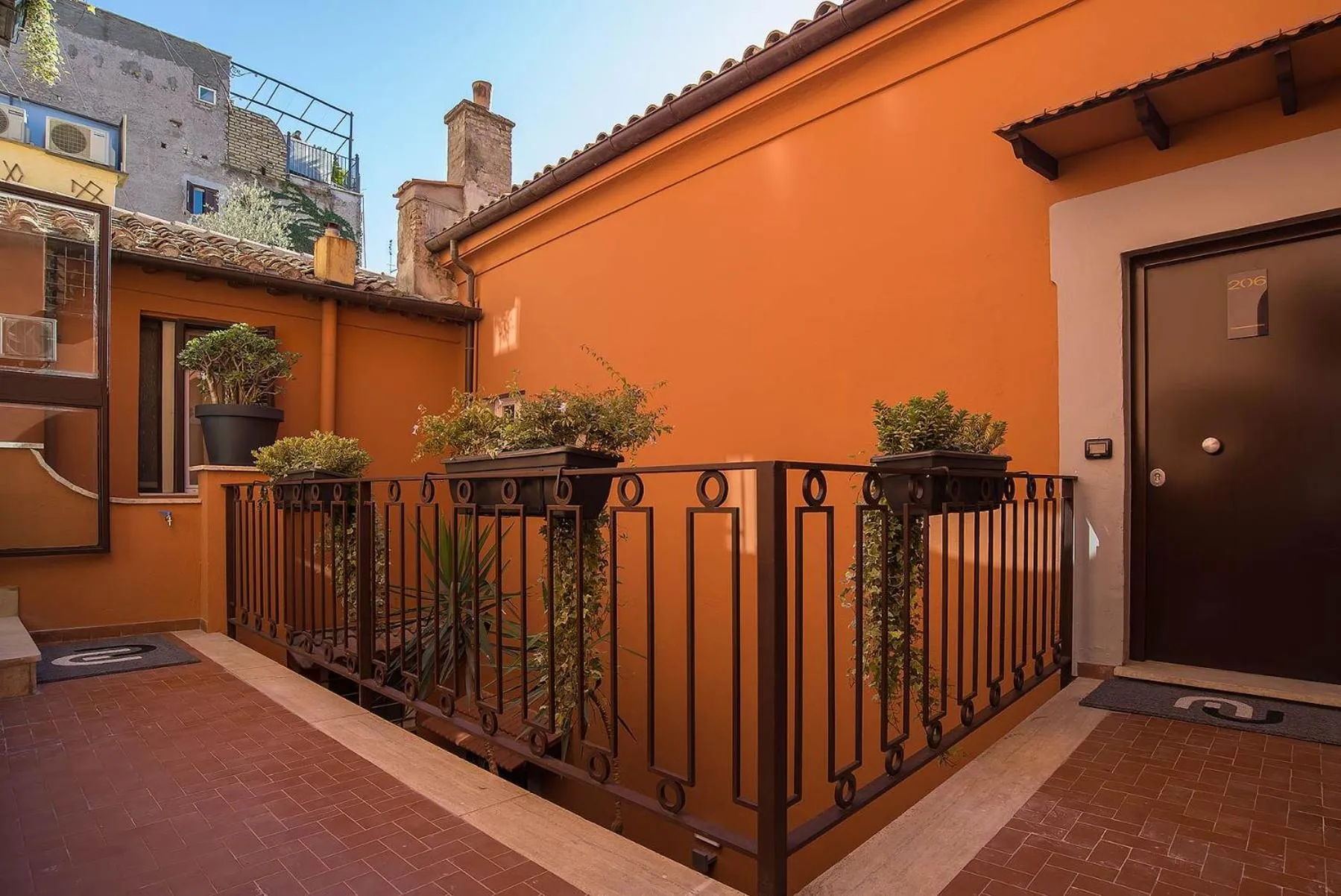 Patio in Navona Essence Hotel