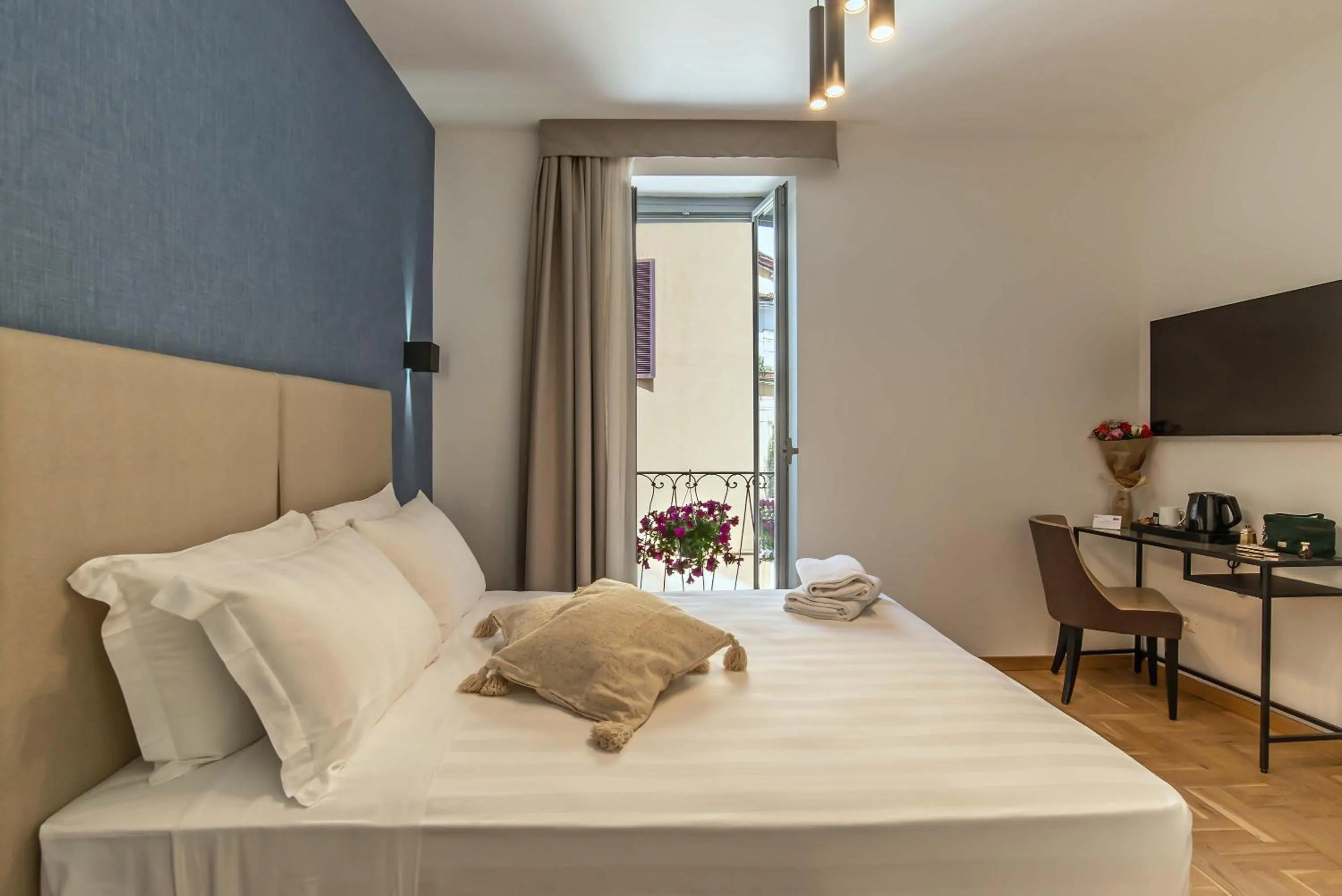 Bed in Navona Essence Hotel