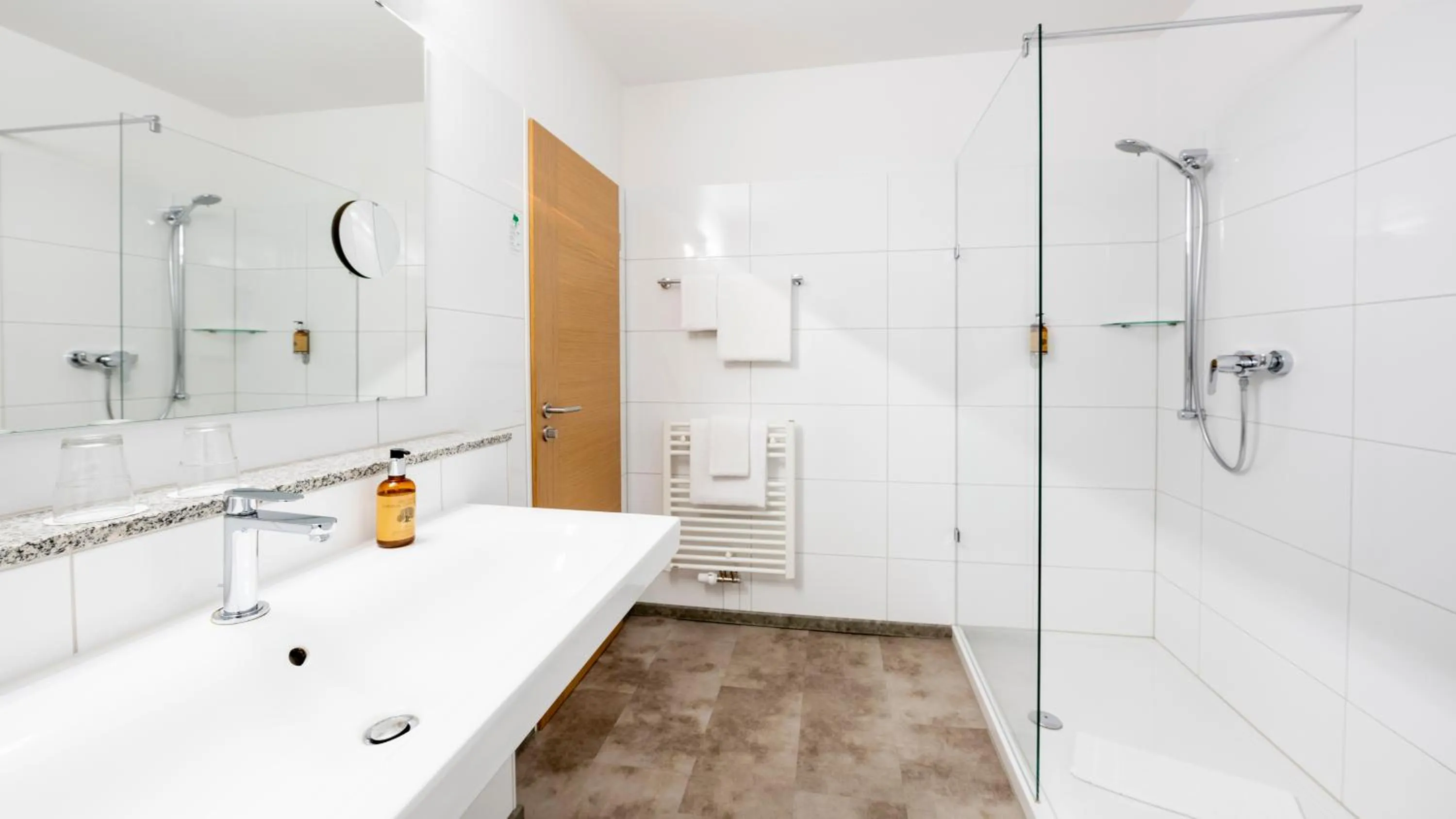 Shower in Best Western Plus iO Hotel