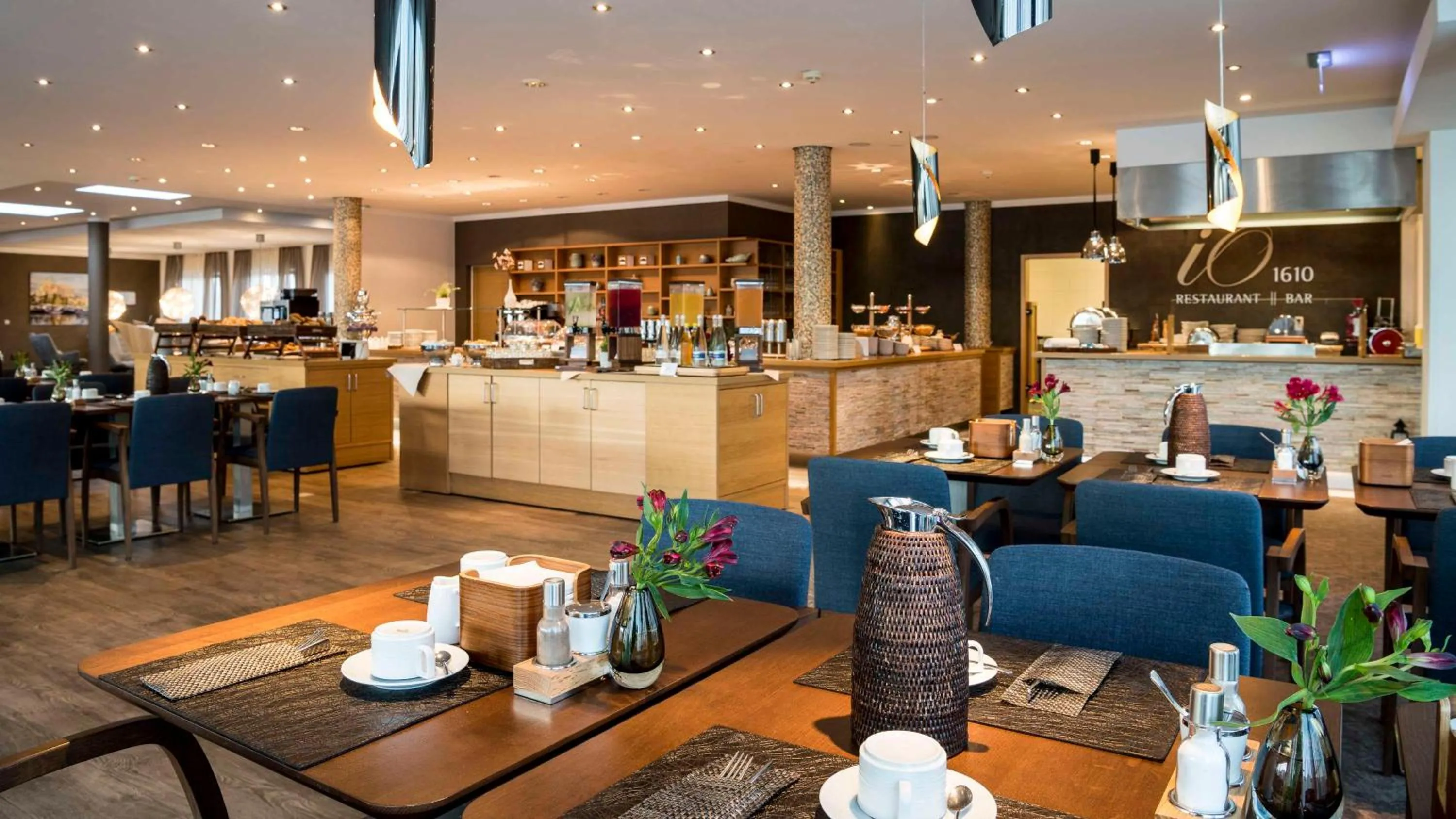 Restaurant/places to eat in Best Western Plus iO Hotel