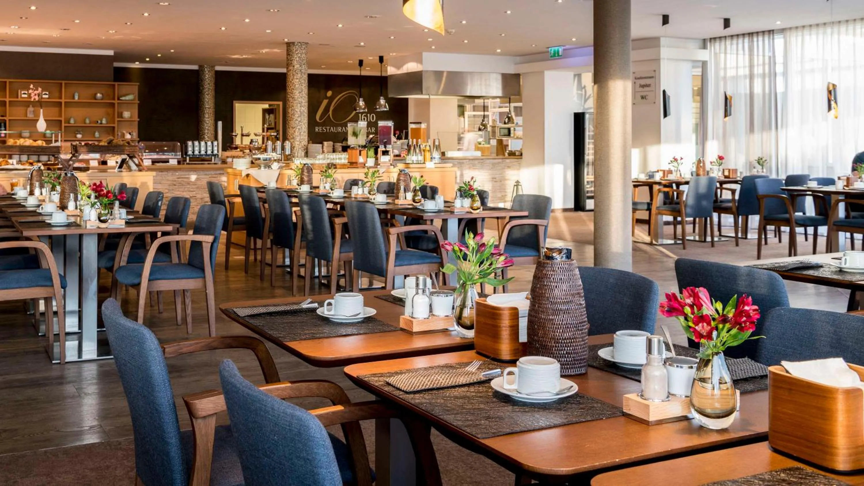 Restaurant/places to eat in Best Western Plus iO Hotel