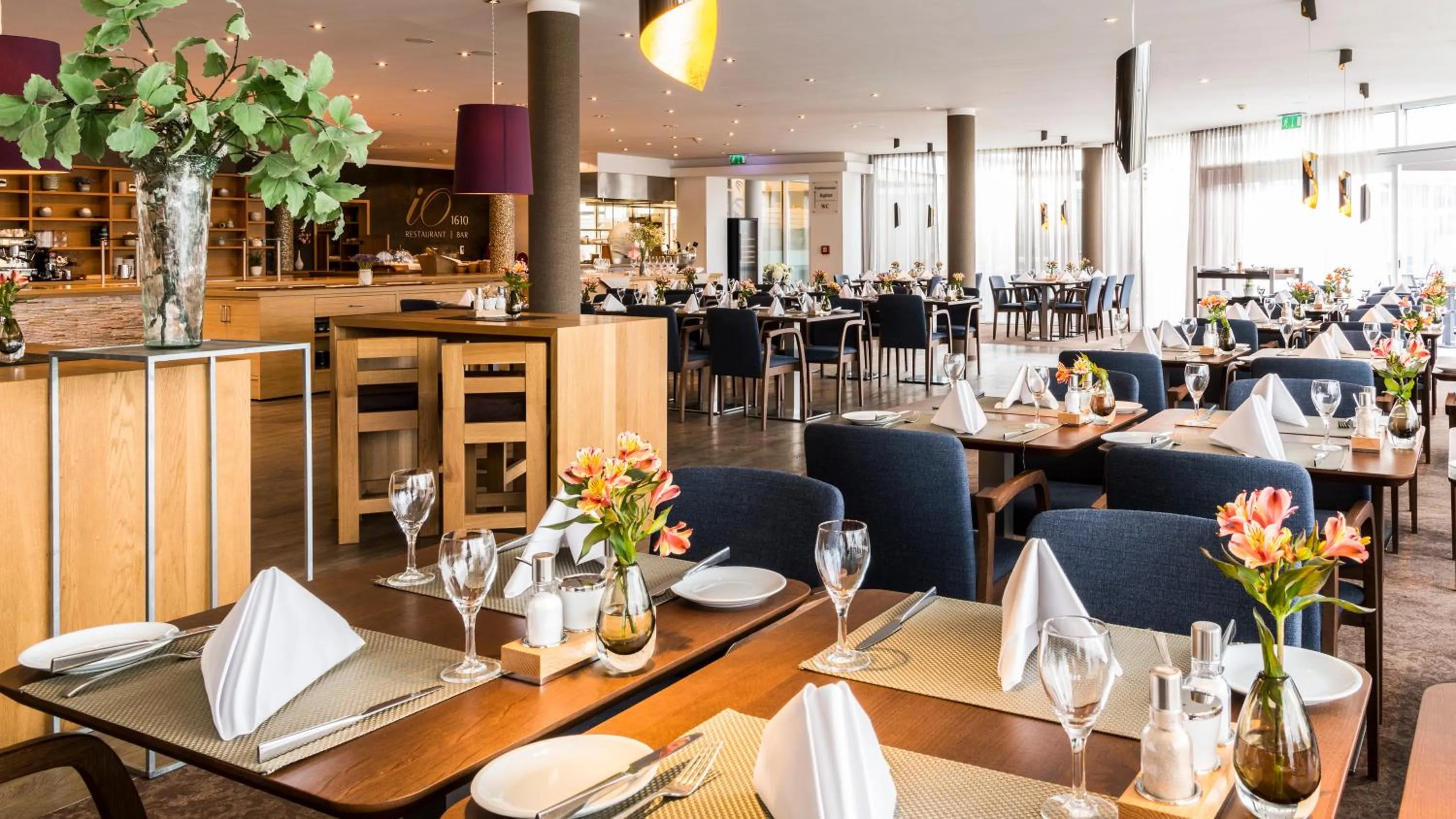 Restaurant/places to eat in Best Western Plus iO Hotel