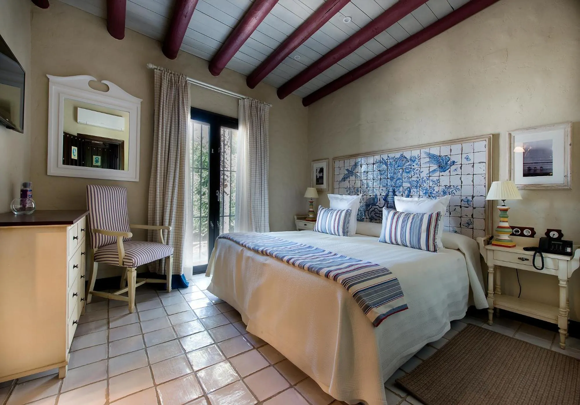 Bed in Hotel La Malvasía