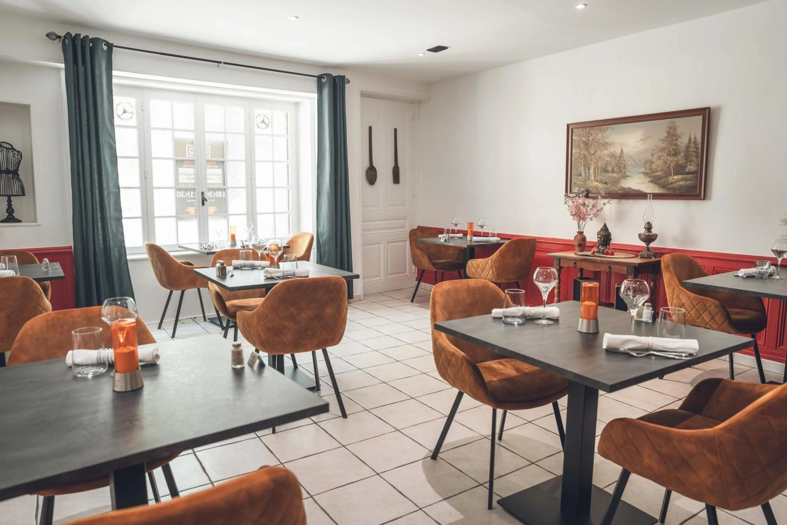 Restaurant/places to eat in Logis Hôtel Vuillot