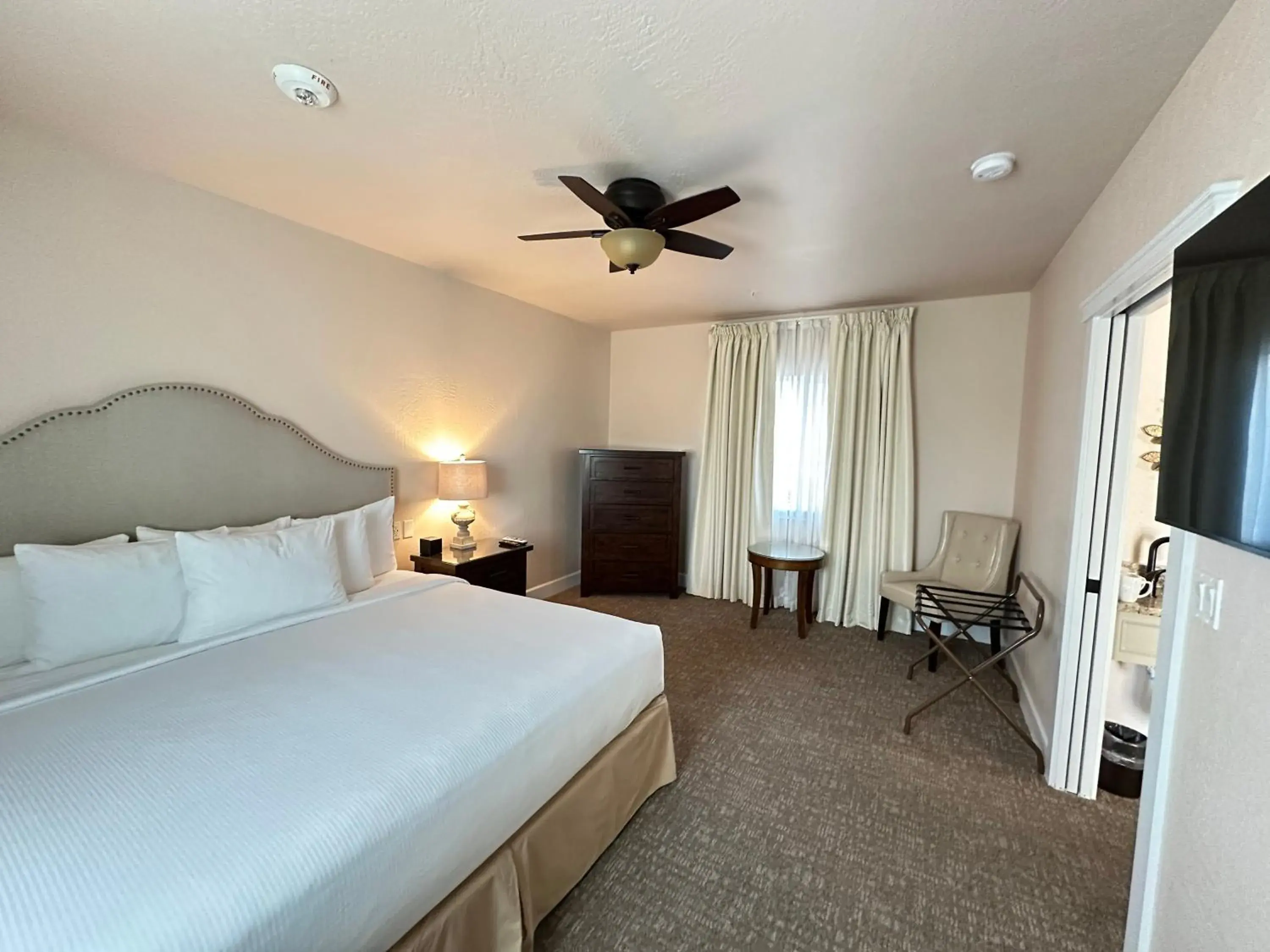 Executive Suite - Disability Access in Resort at Eagle Point Golf Club Lodging Executive Suite - Disability Access in Resort at Eagle Point Golf Club Lodging