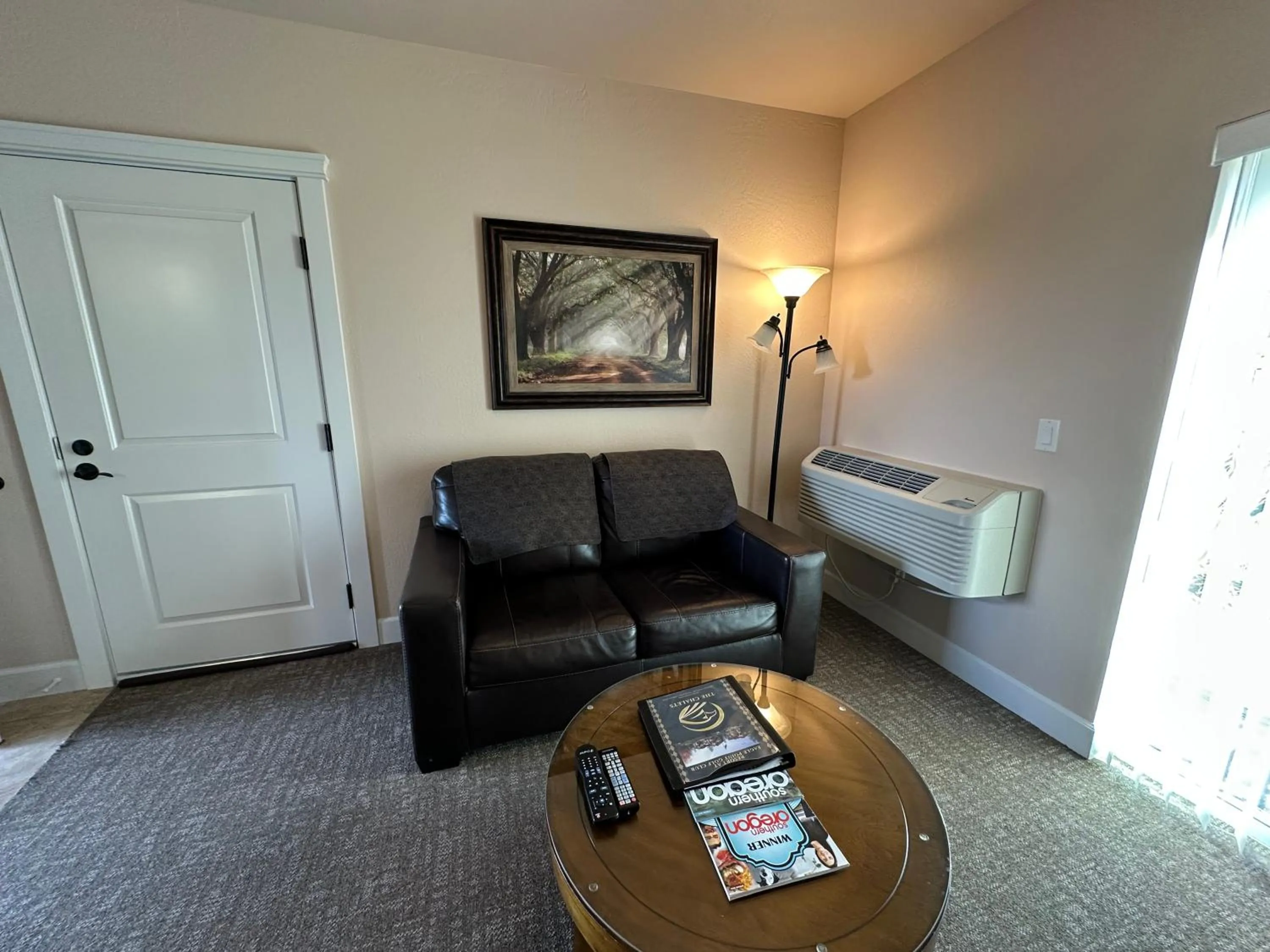 Living room in Resort at Eagle Point Golf Club Lodging
