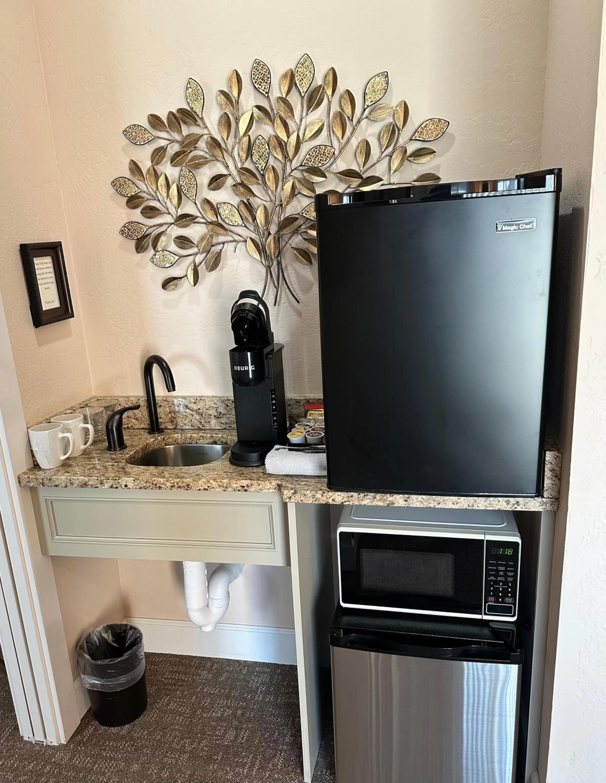 Coffee/tea facilities in Resort at Eagle Point Golf Club Lodging