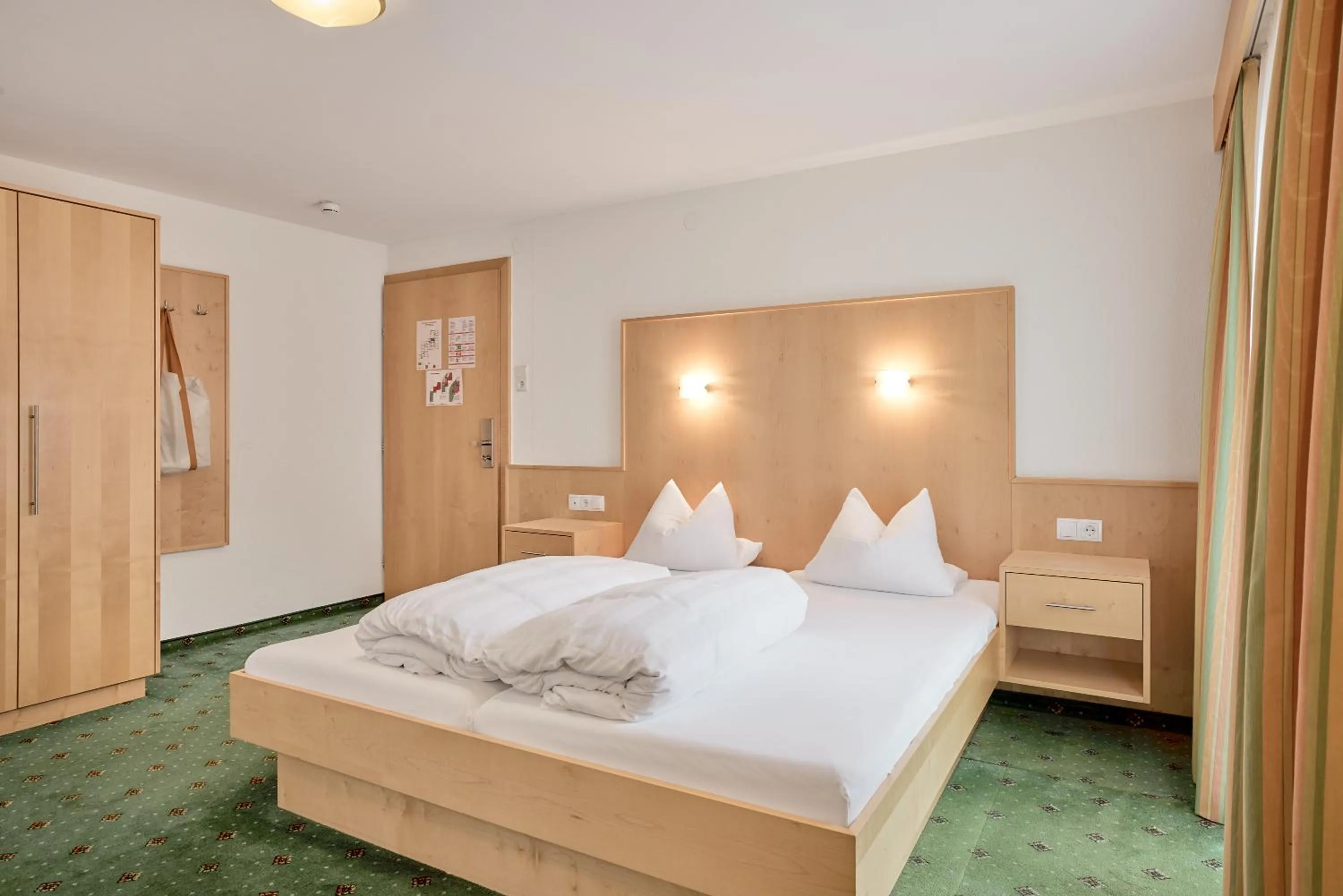 Bedroom, Bed in Riders In