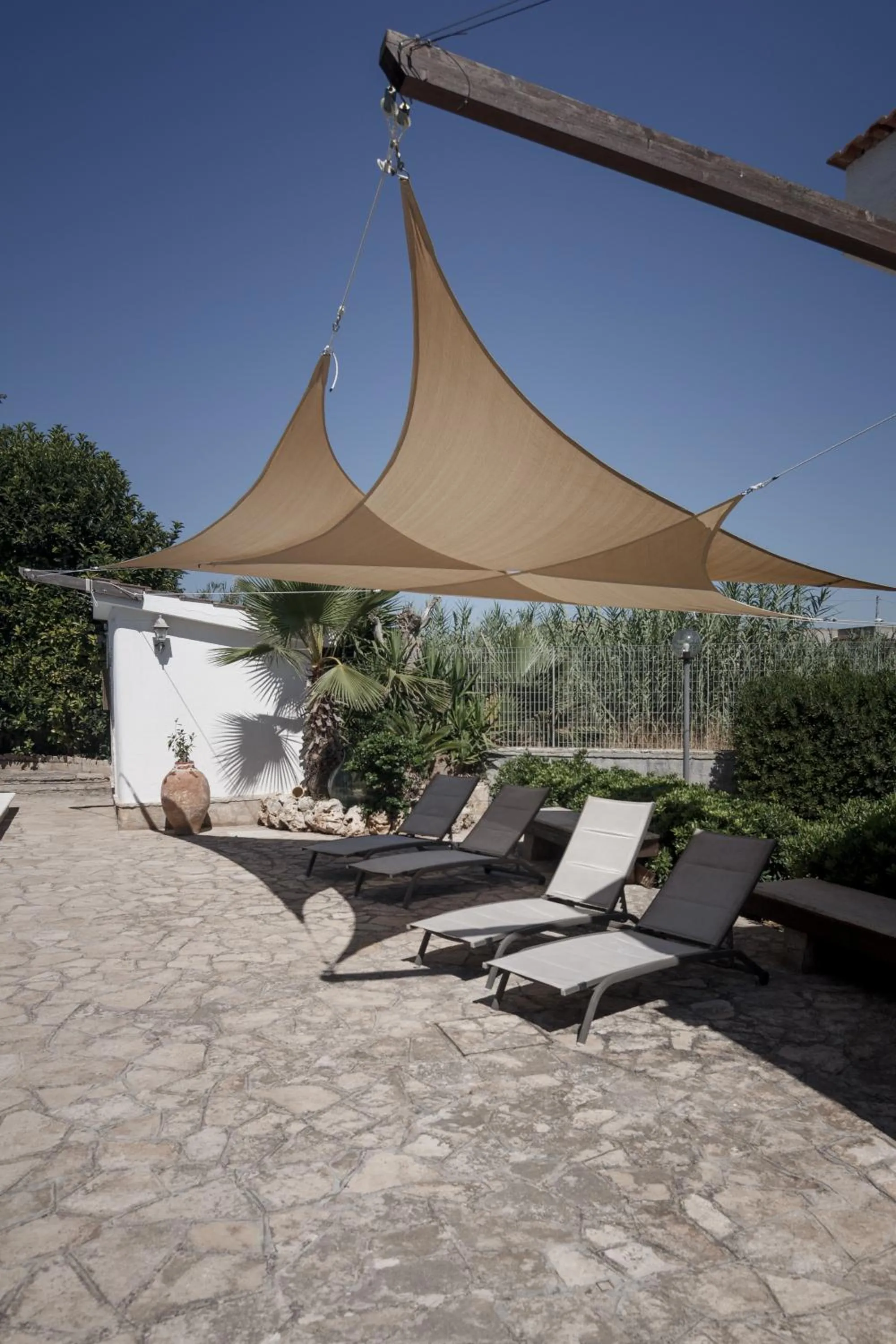 sunbed in Villa Lina Bed&Breakfast