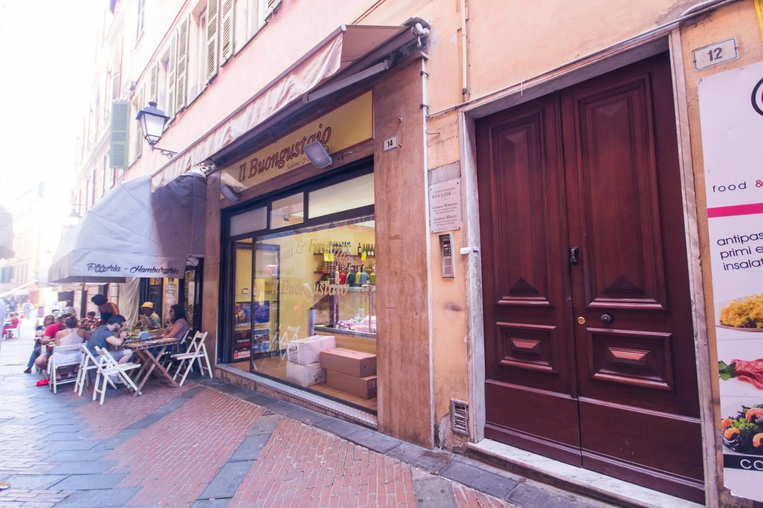 Facade/entrance in Emily Rooms