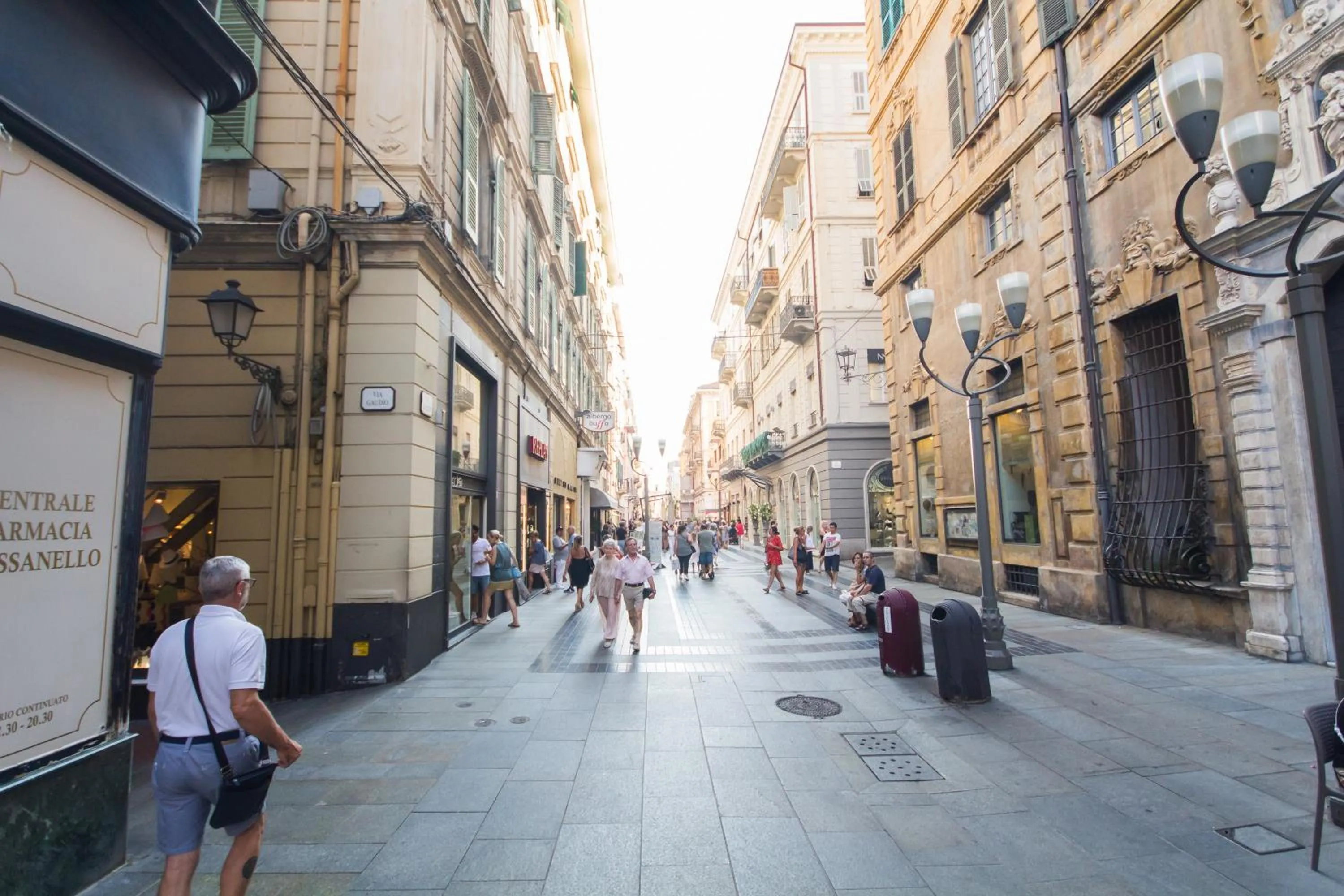 Restaurant/places to eat in Emily Rooms