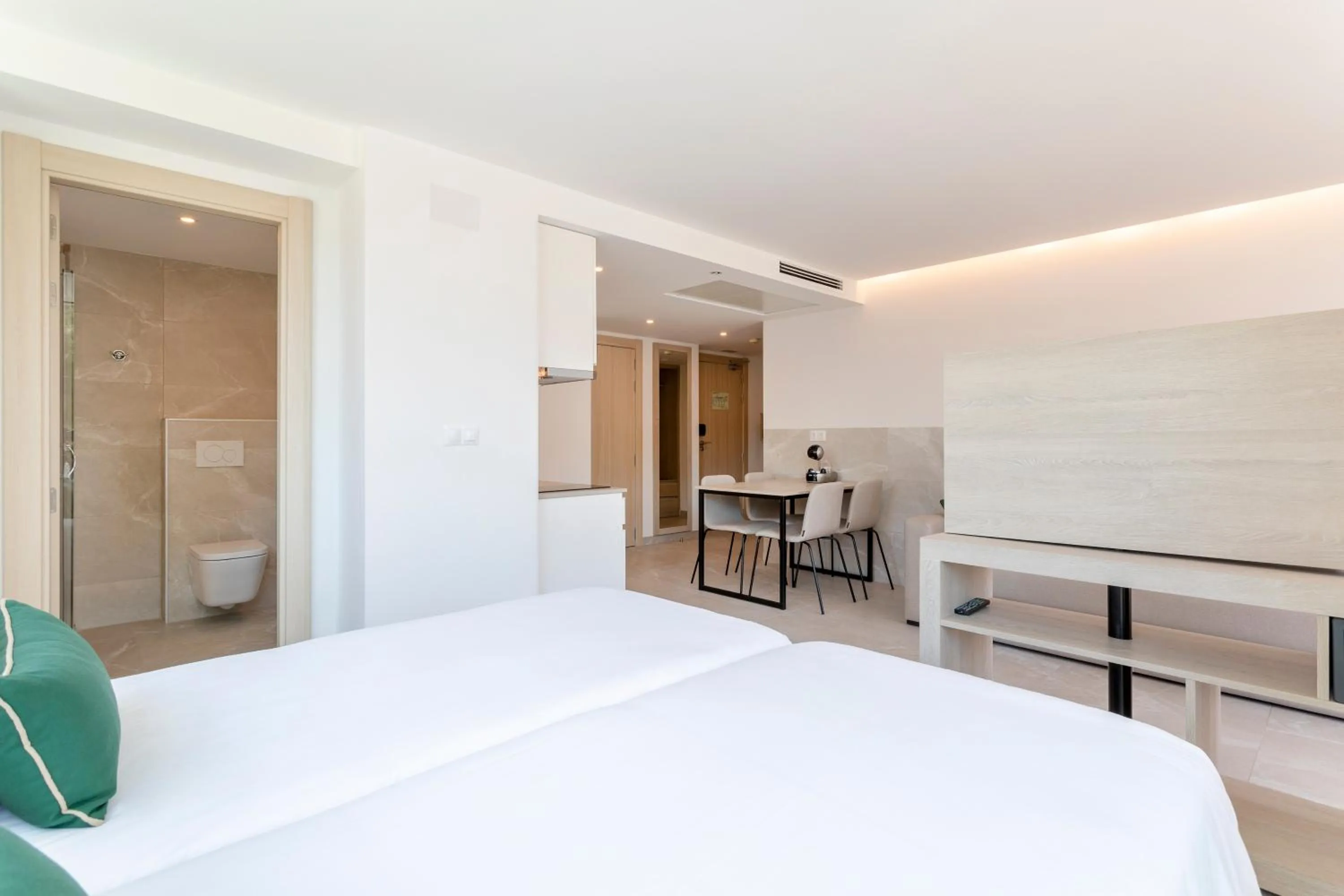 Bed in Halley Hotel & Apartments Affiliated by Meliá