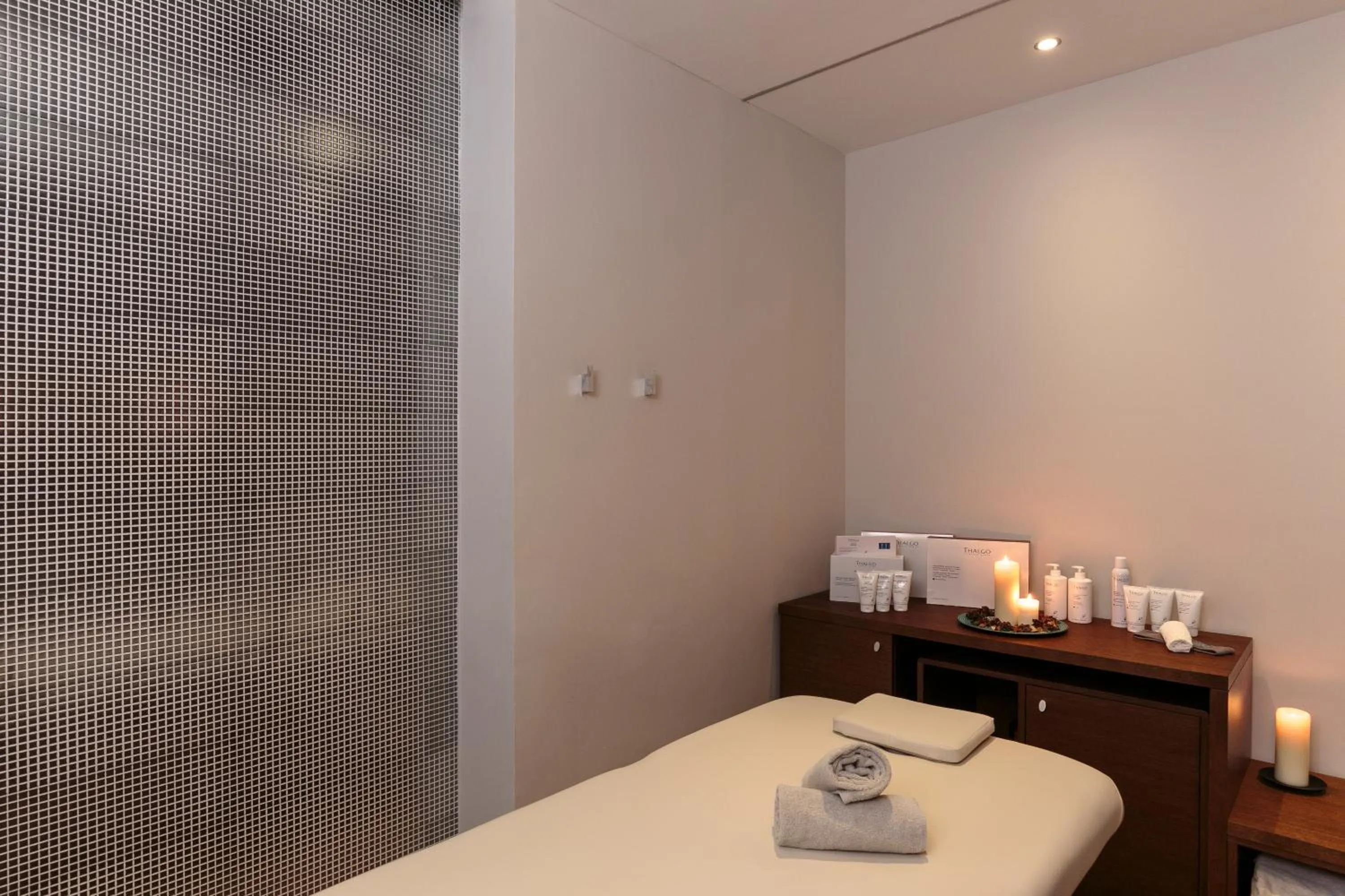 Spa and wellness centre/facilities, Bed in Princess Sun Hotel