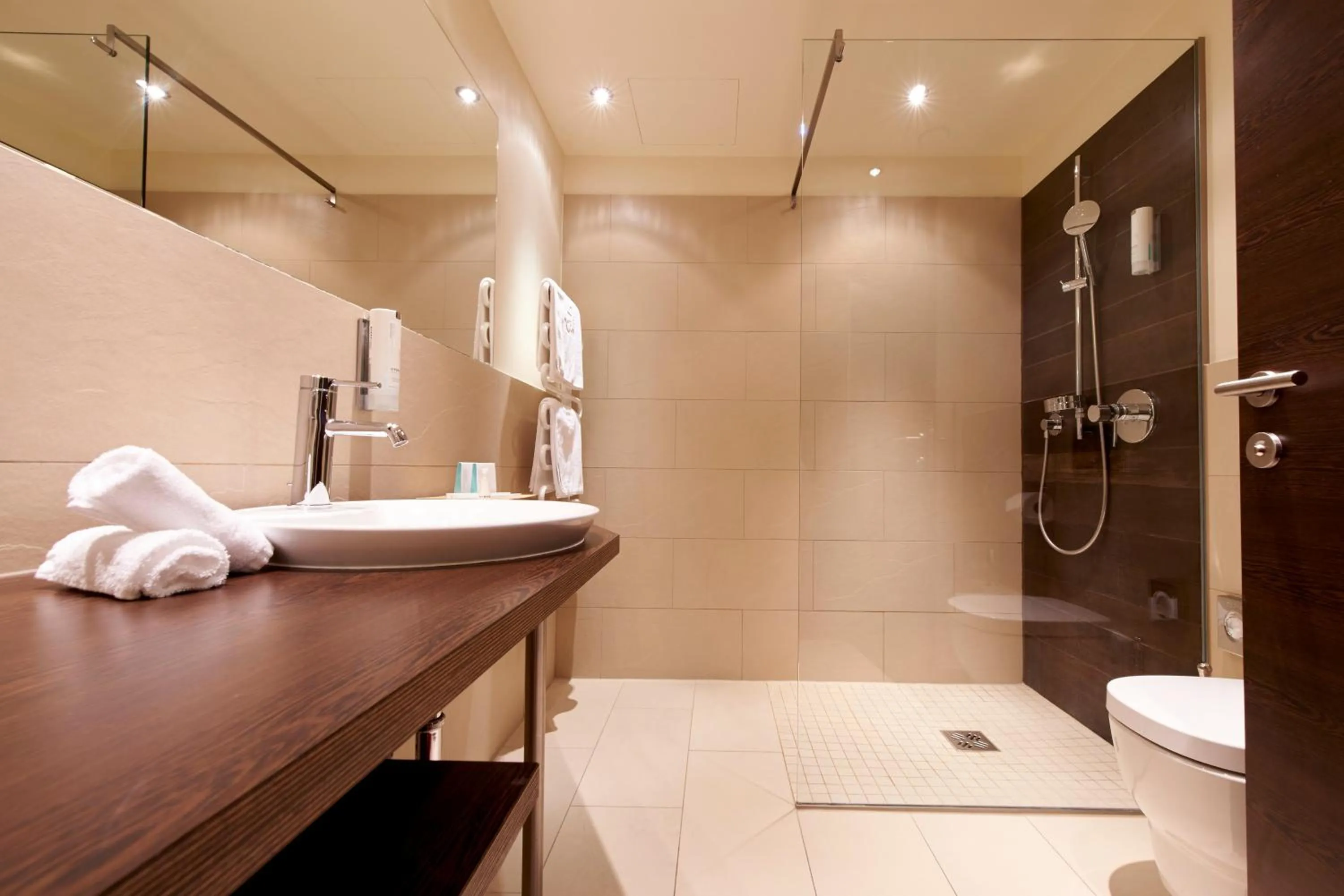 Shower in Parkhotel Pörtschach - Das Hotelresort mit Insellage am Wörthersee