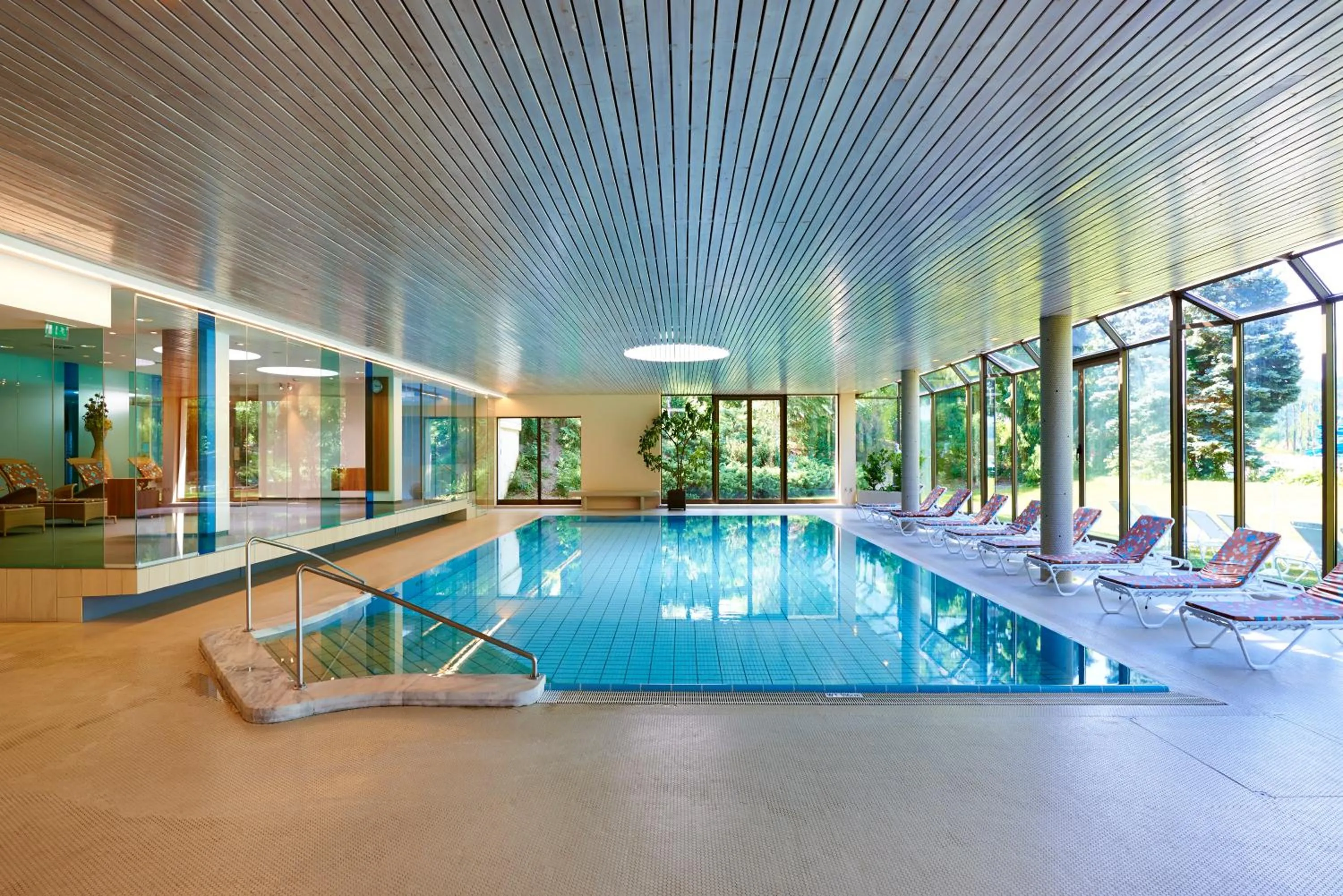 Swimming pool in Parkhotel Pörtschach - Das Hotelresort mit Insellage am Wörthersee