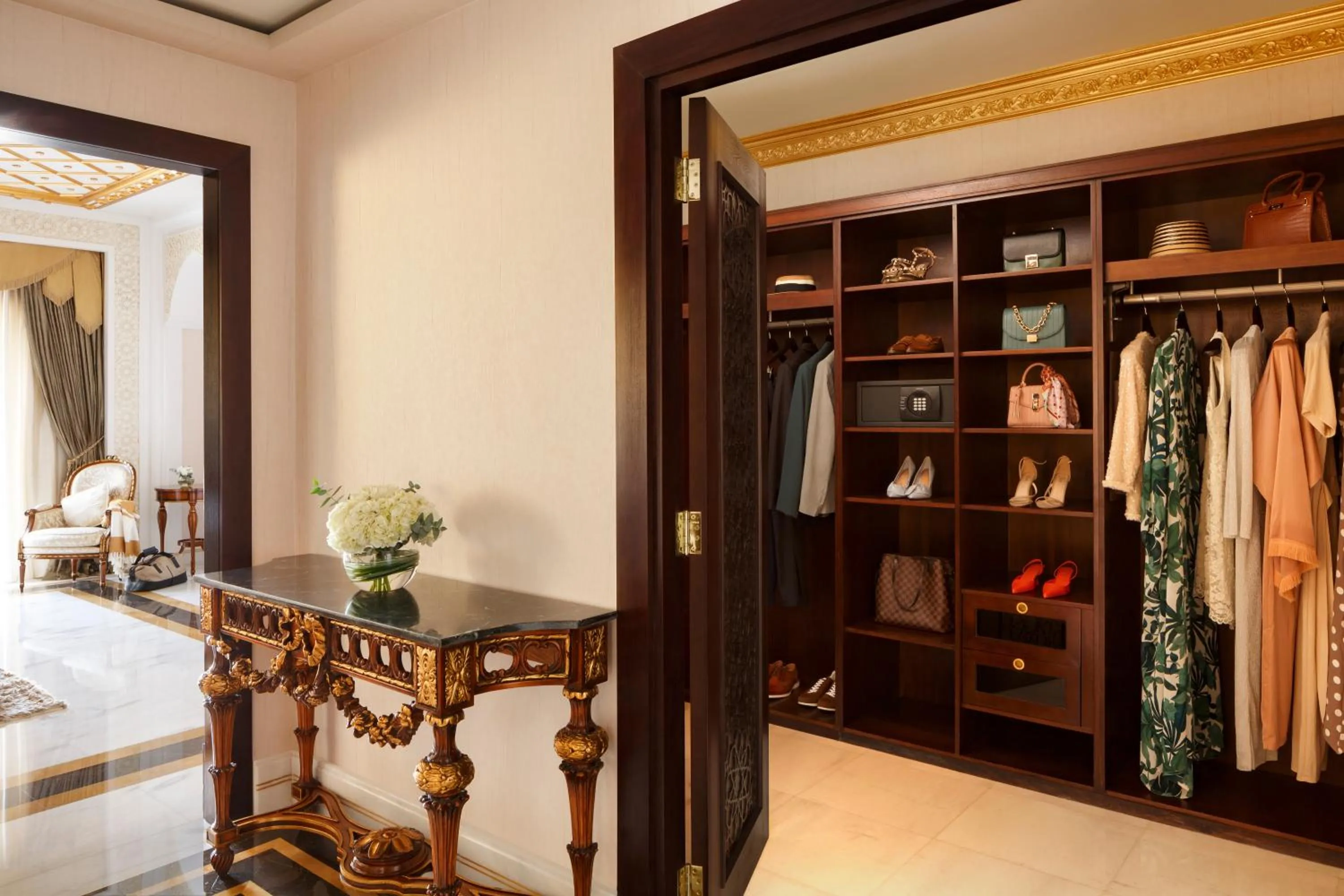 wardrobe in Jumeirah Zabeel Saray Dubai