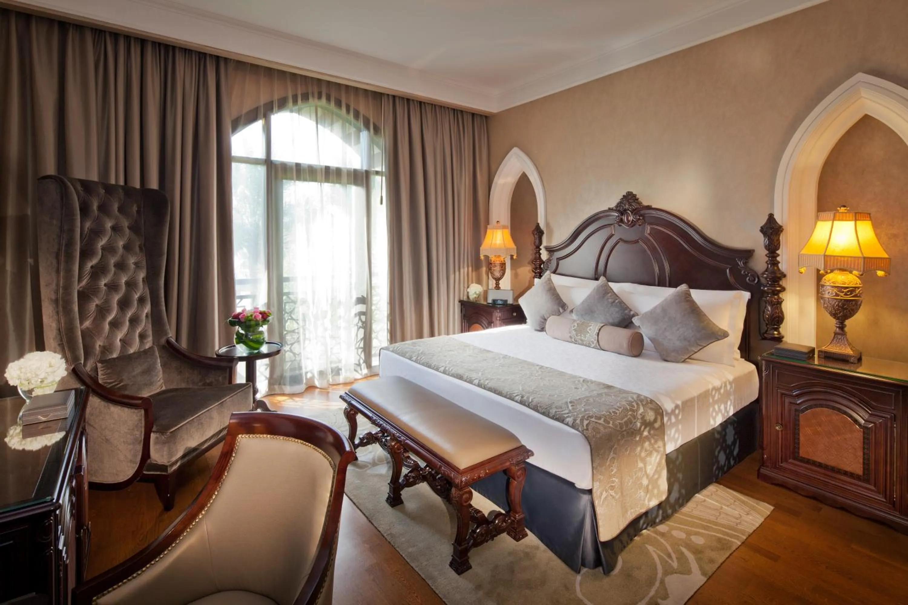 Photo of the whole room, Bed in Jumeirah Zabeel Saray Dubai