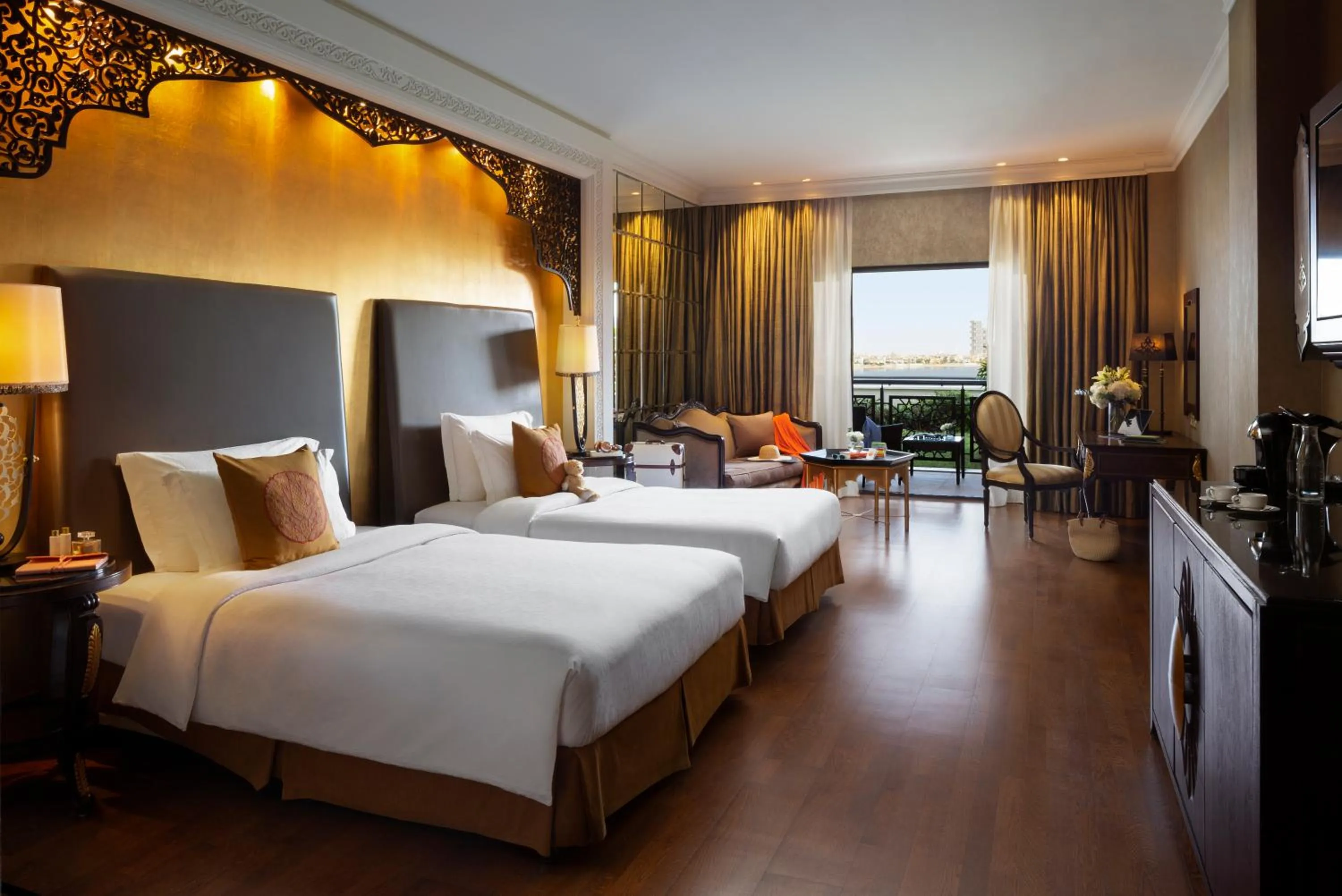 Bed in Jumeirah Zabeel Saray Dubai