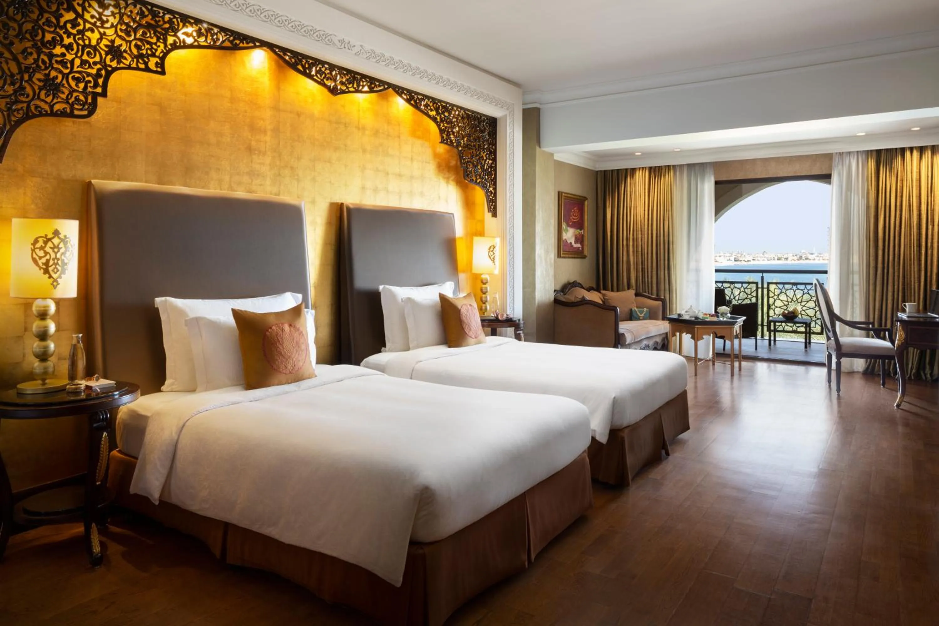 Bed in Jumeirah Zabeel Saray Dubai