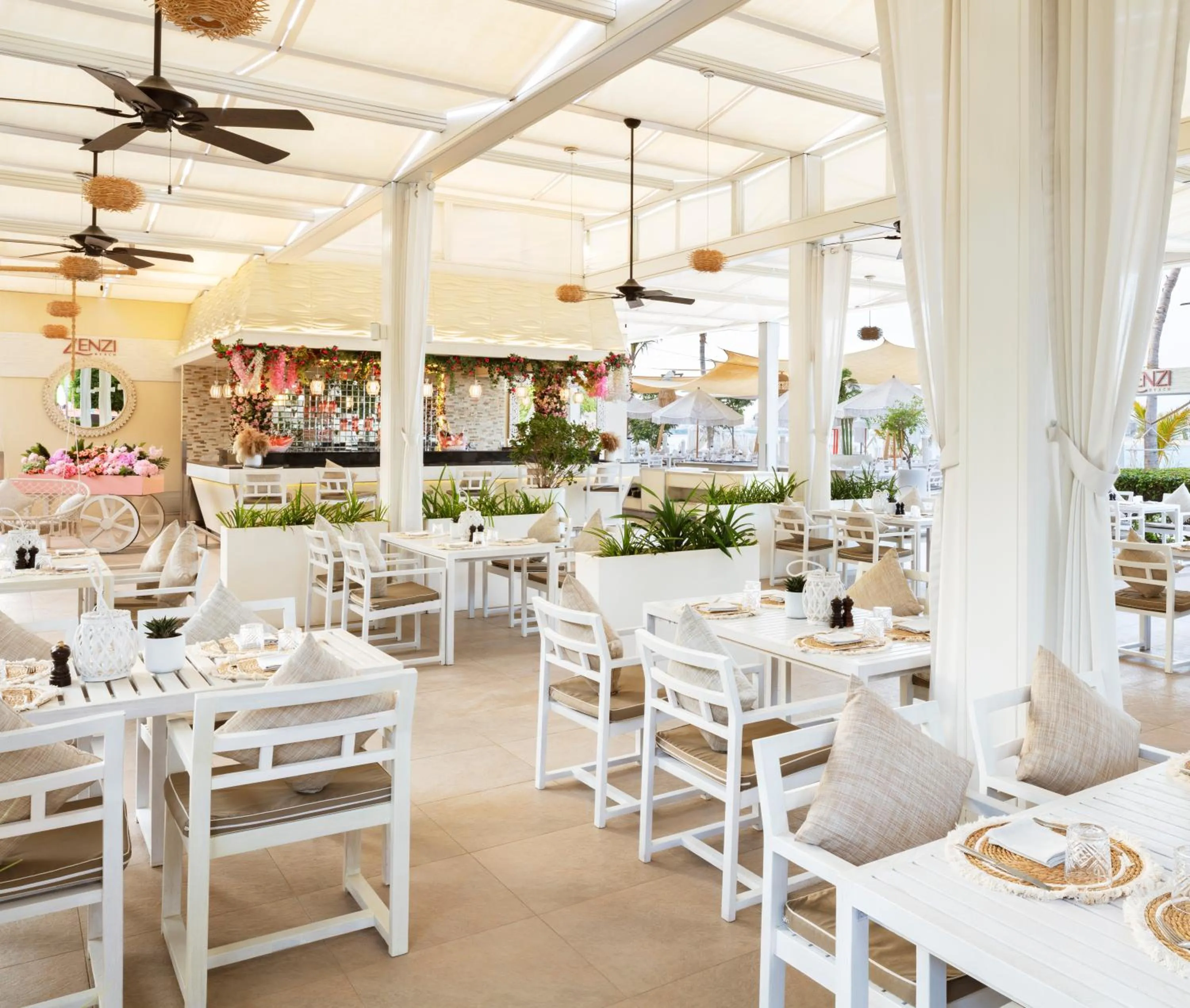 Restaurant/places to eat in Jumeirah Zabeel Saray Dubai