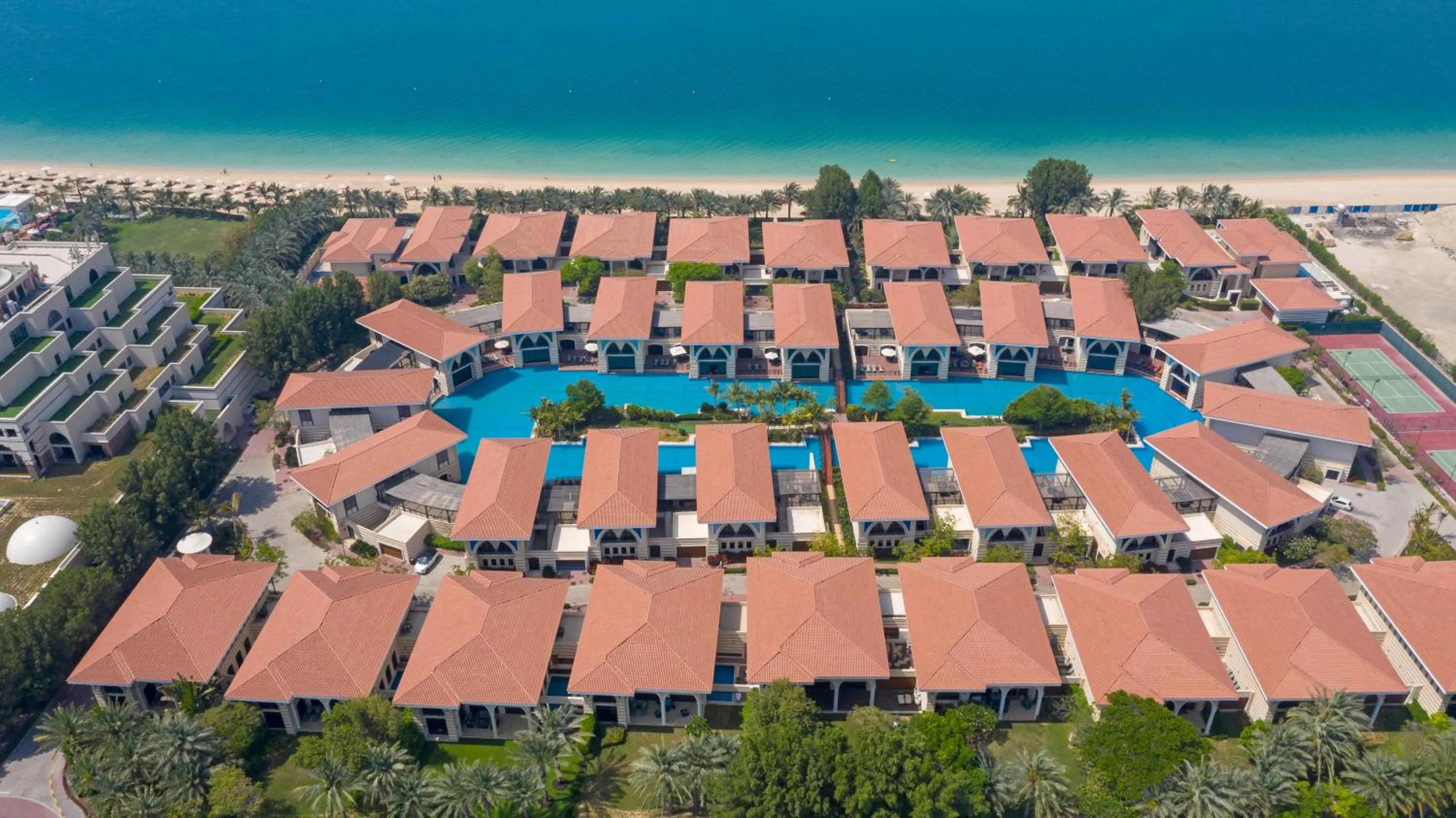 Beach in Jumeirah Zabeel Saray Dubai