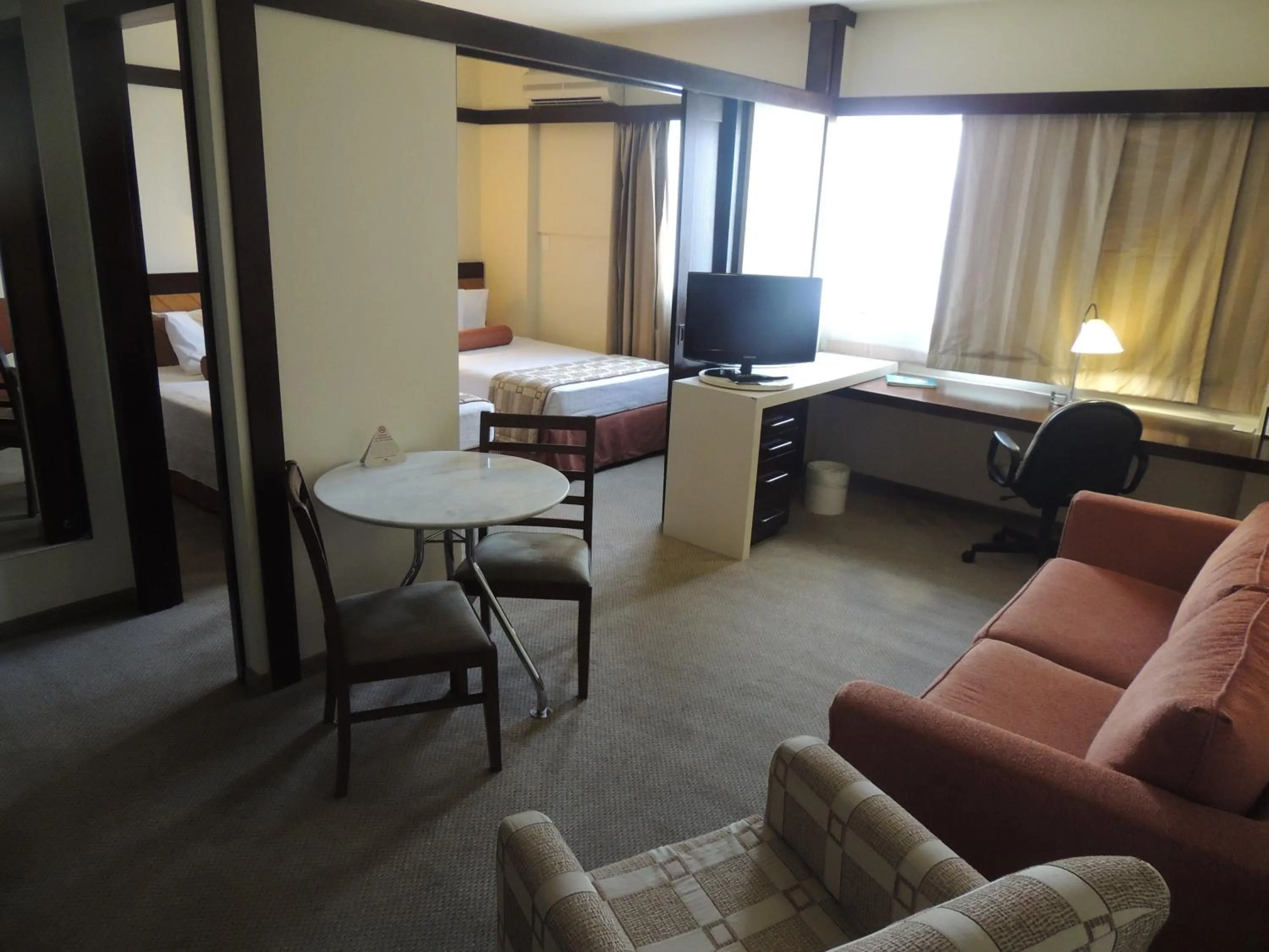 Photo of the whole room, Bed in Quality Suites Alphaville