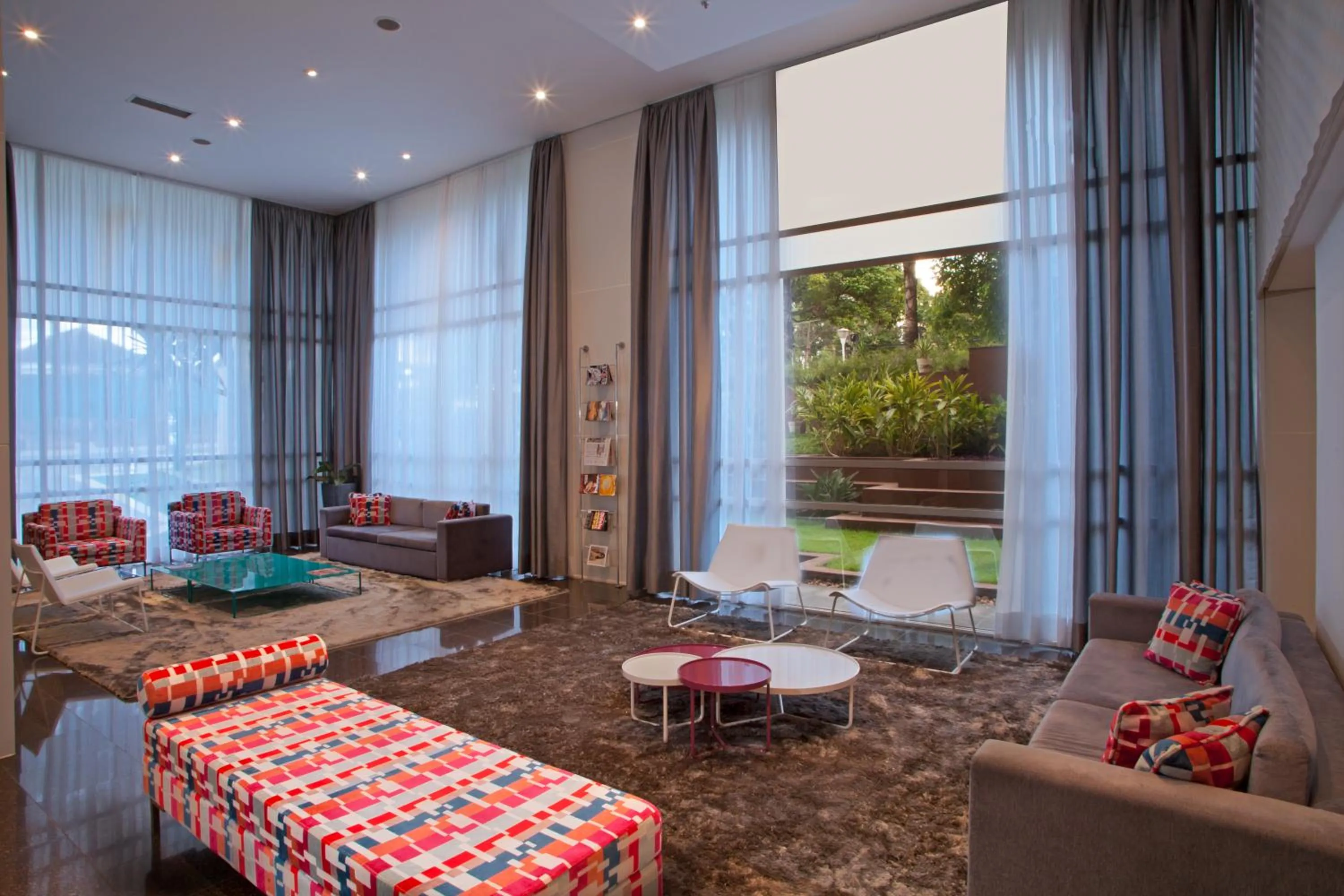 Lobby or reception in Quality Suites Alphaville