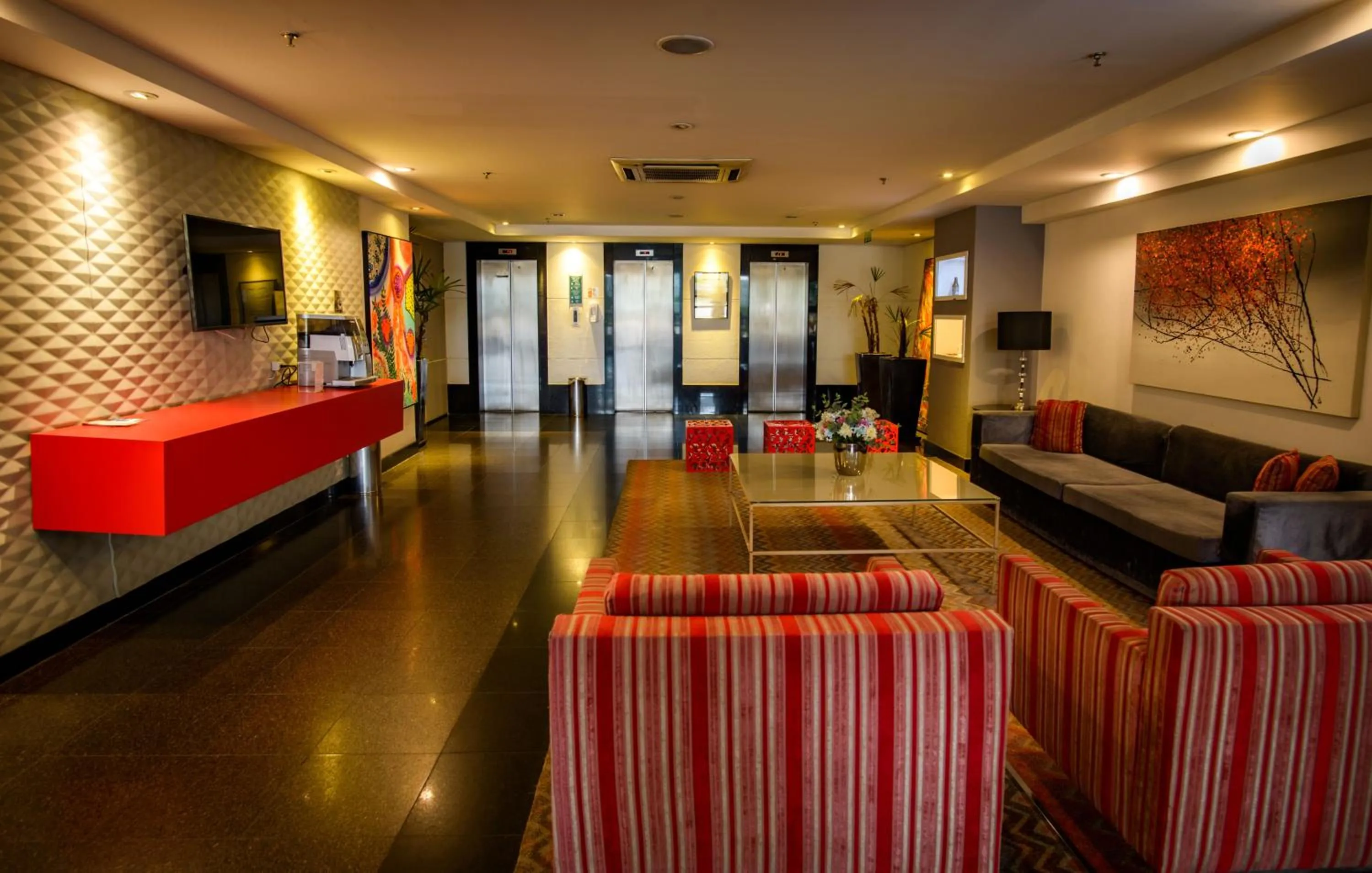 Lobby or reception in Quality Suites Alphaville