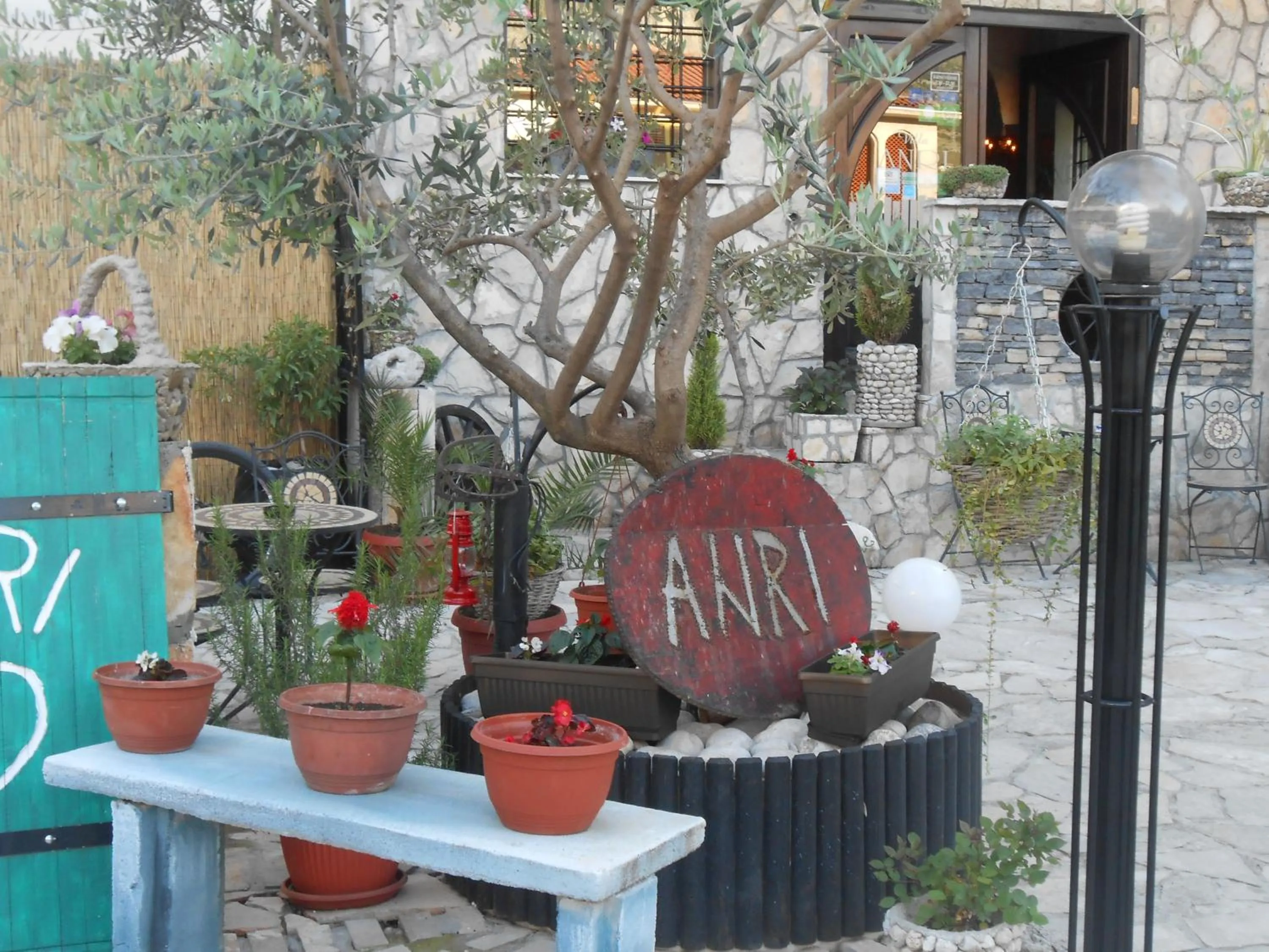 Facade/entrance in Villa Anri