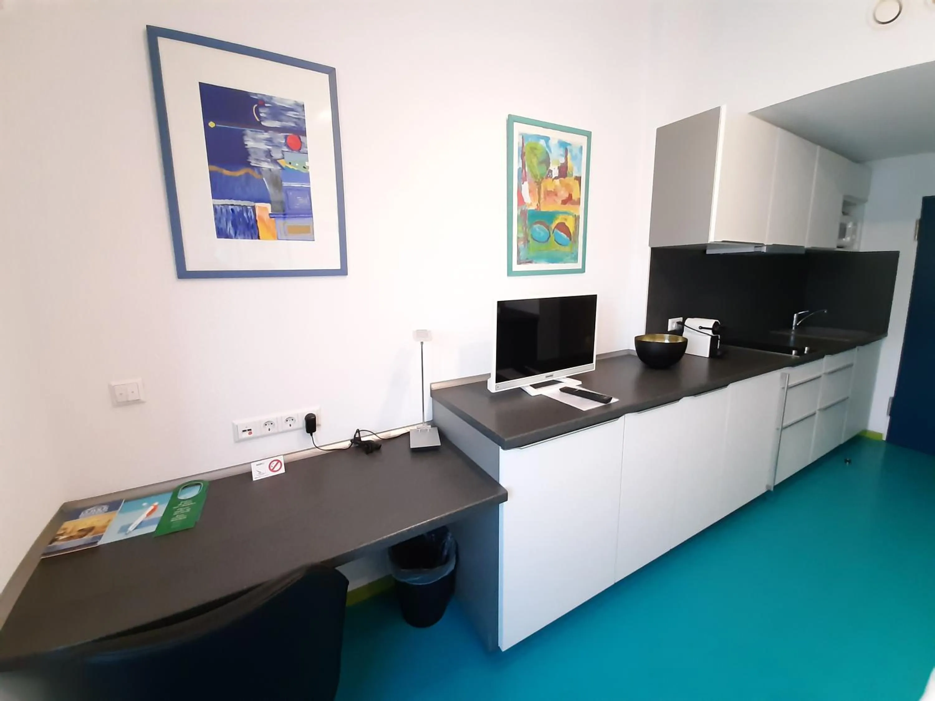 Coffee/tea facilities in Domus Hotel