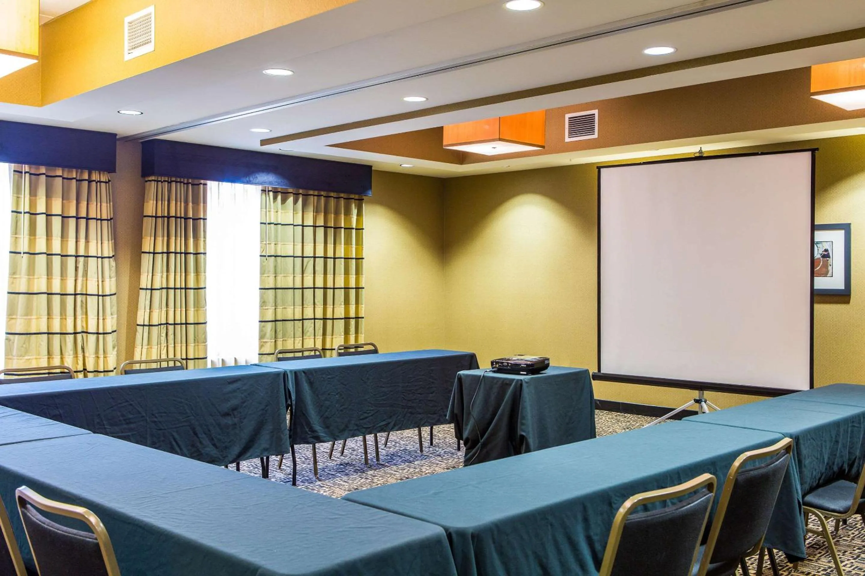 Meeting/conference room in Cambria Hotel Raleigh-Durham Airport