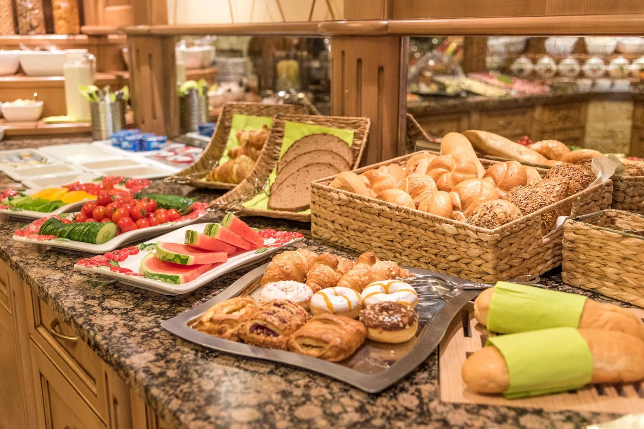 Food and drinks in Alphotel Garni Salner