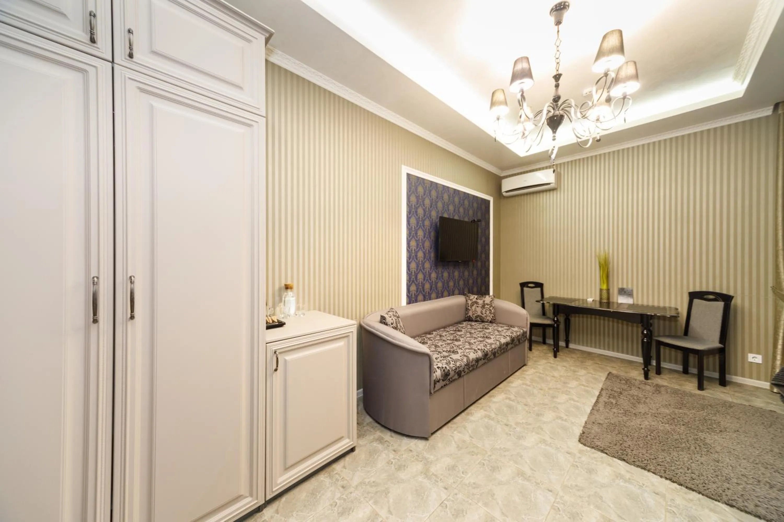 Bed in L.O.Y Family Hotel