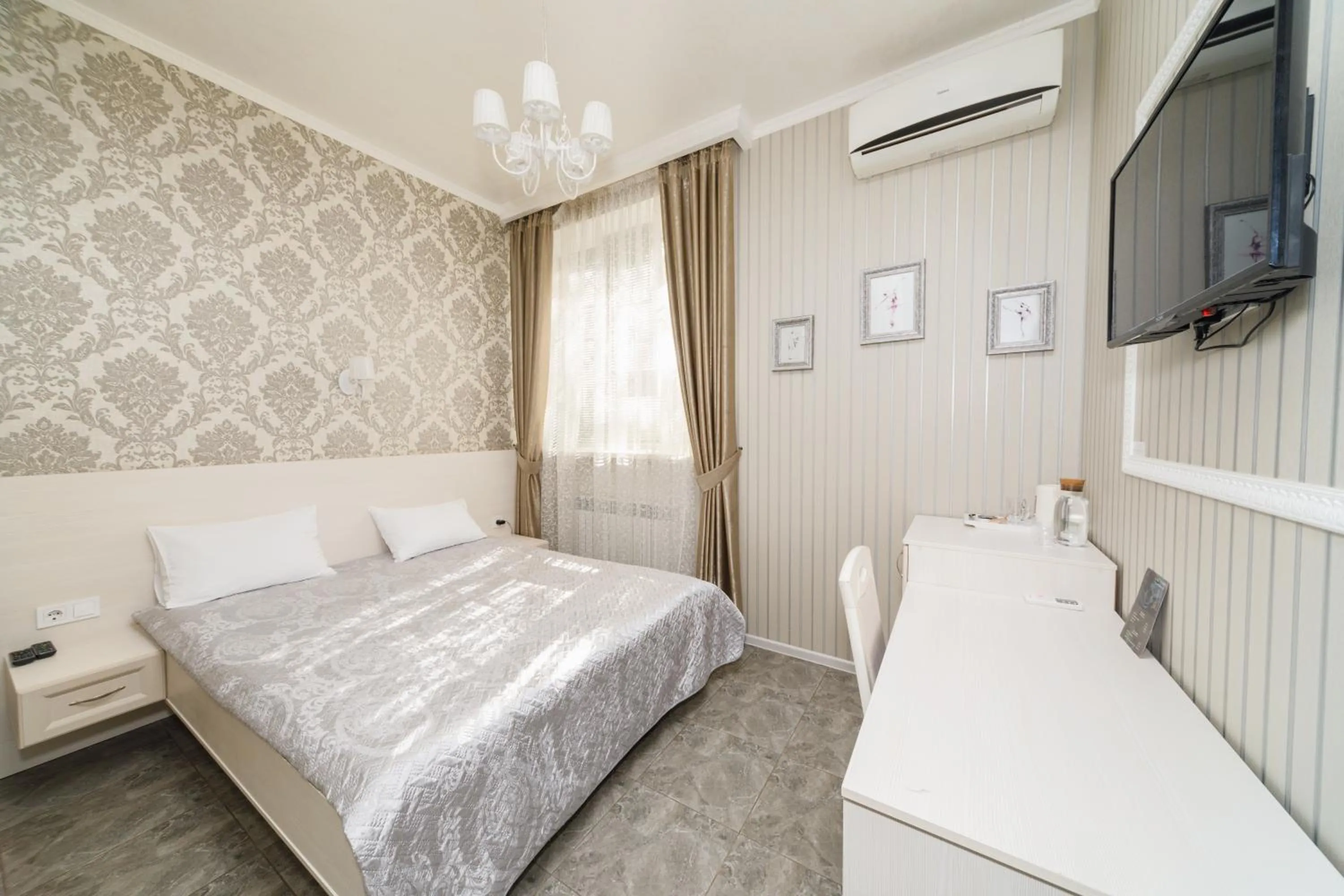 Bed in L.O.Y Family Hotel