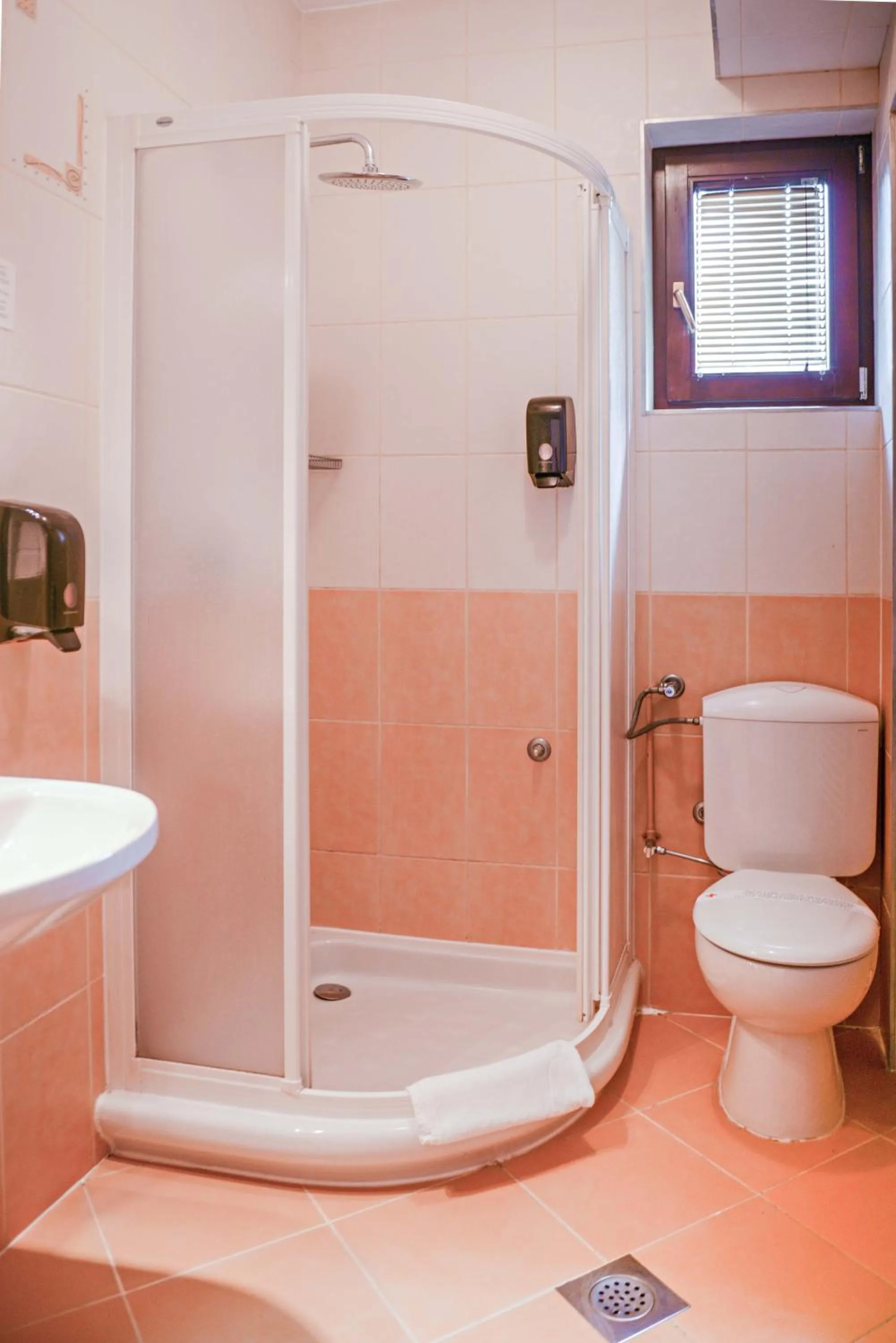 Shower in Hotel Pahuljica