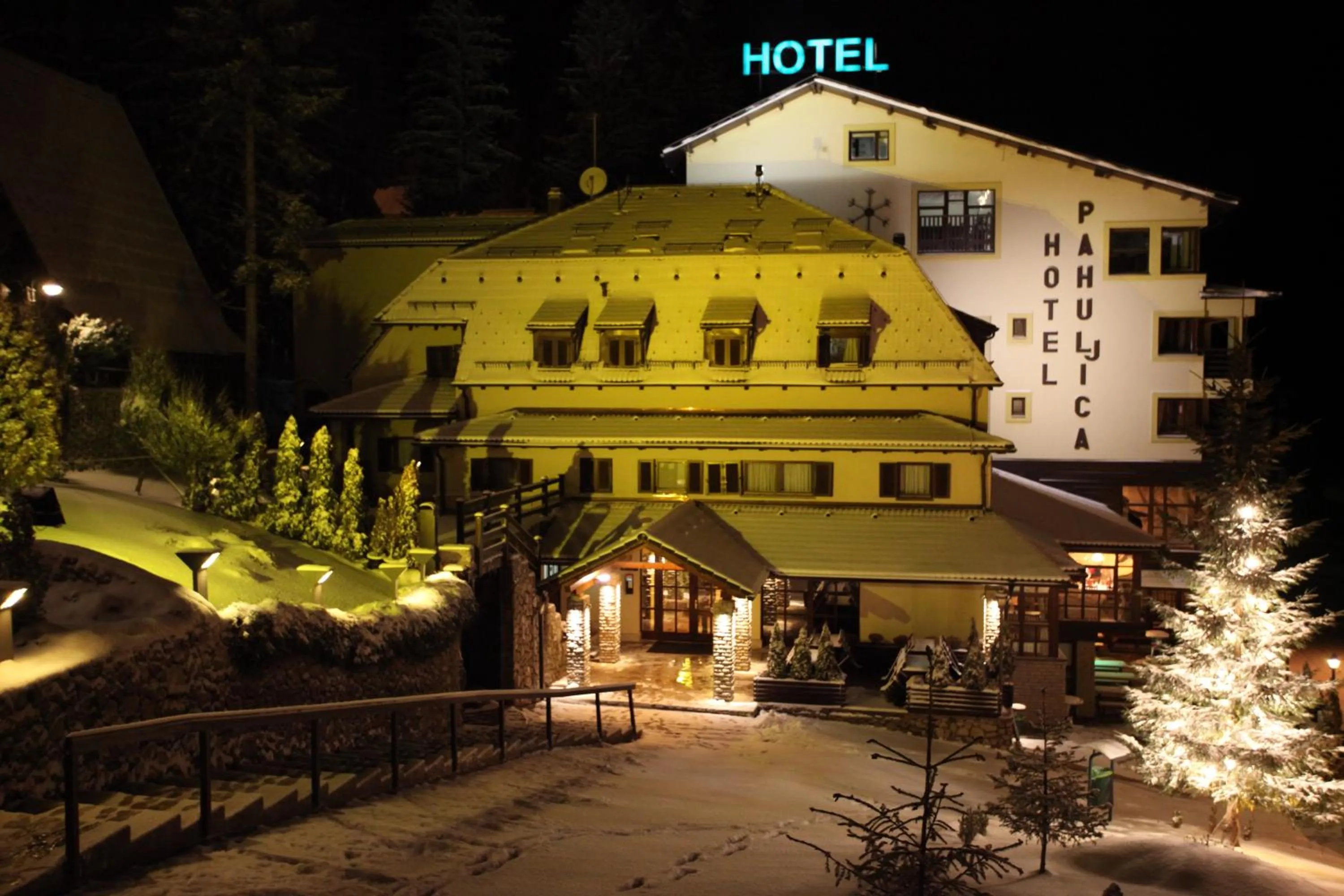 Property building in Hotel Pahuljica