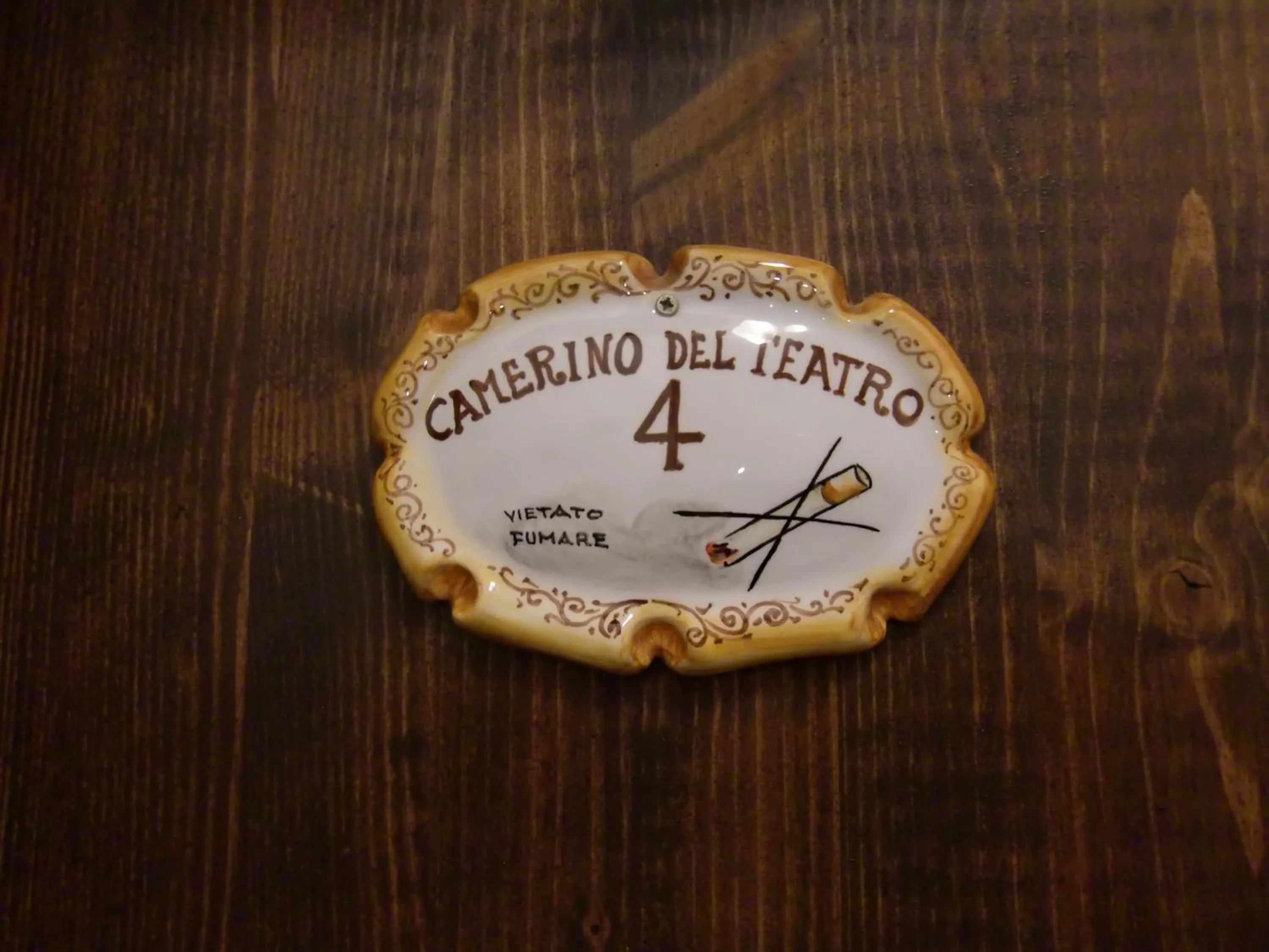 Decorative detail in Mondo Antico R&B