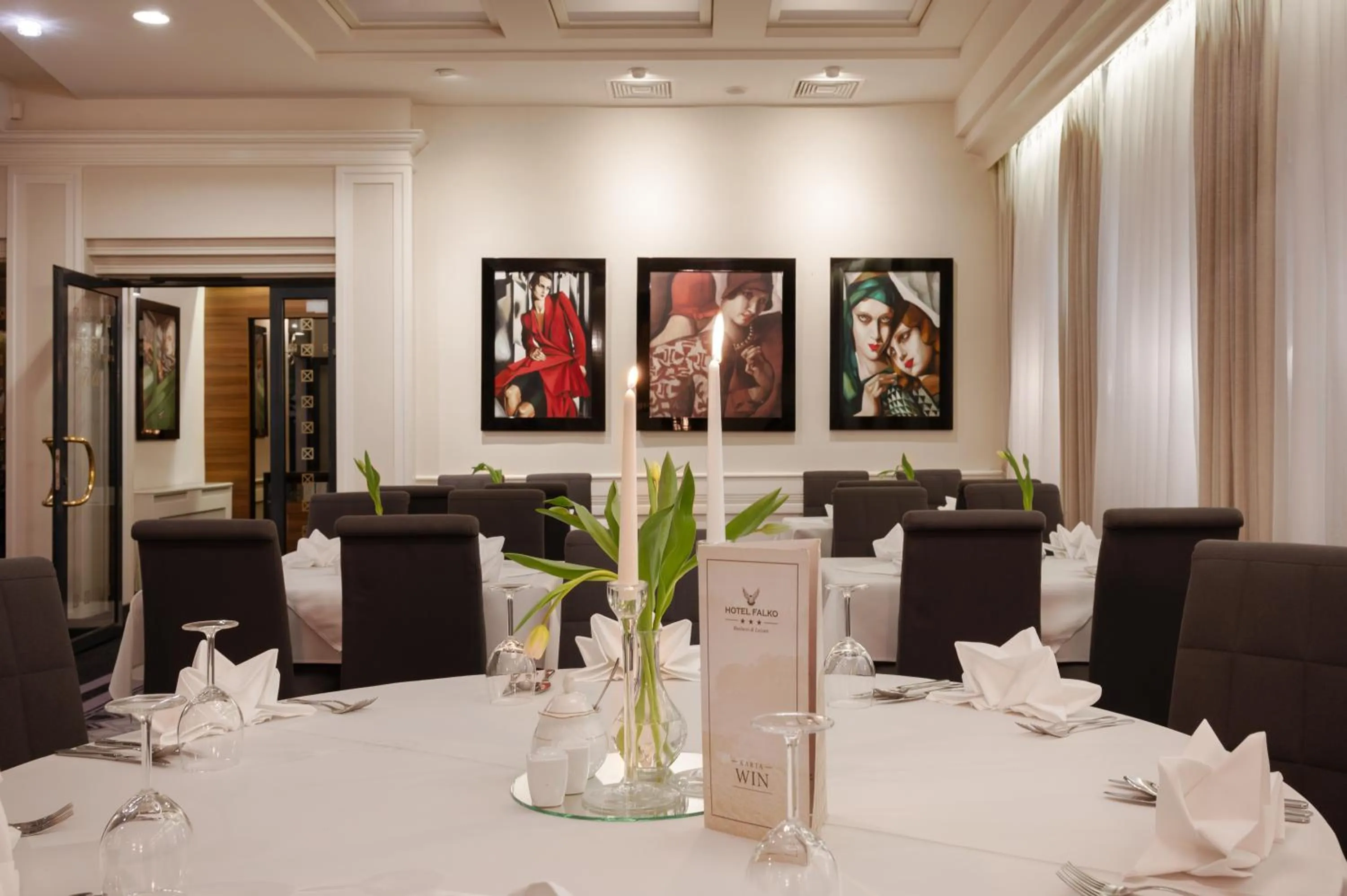 Restaurant/places to eat in Hotel Falko