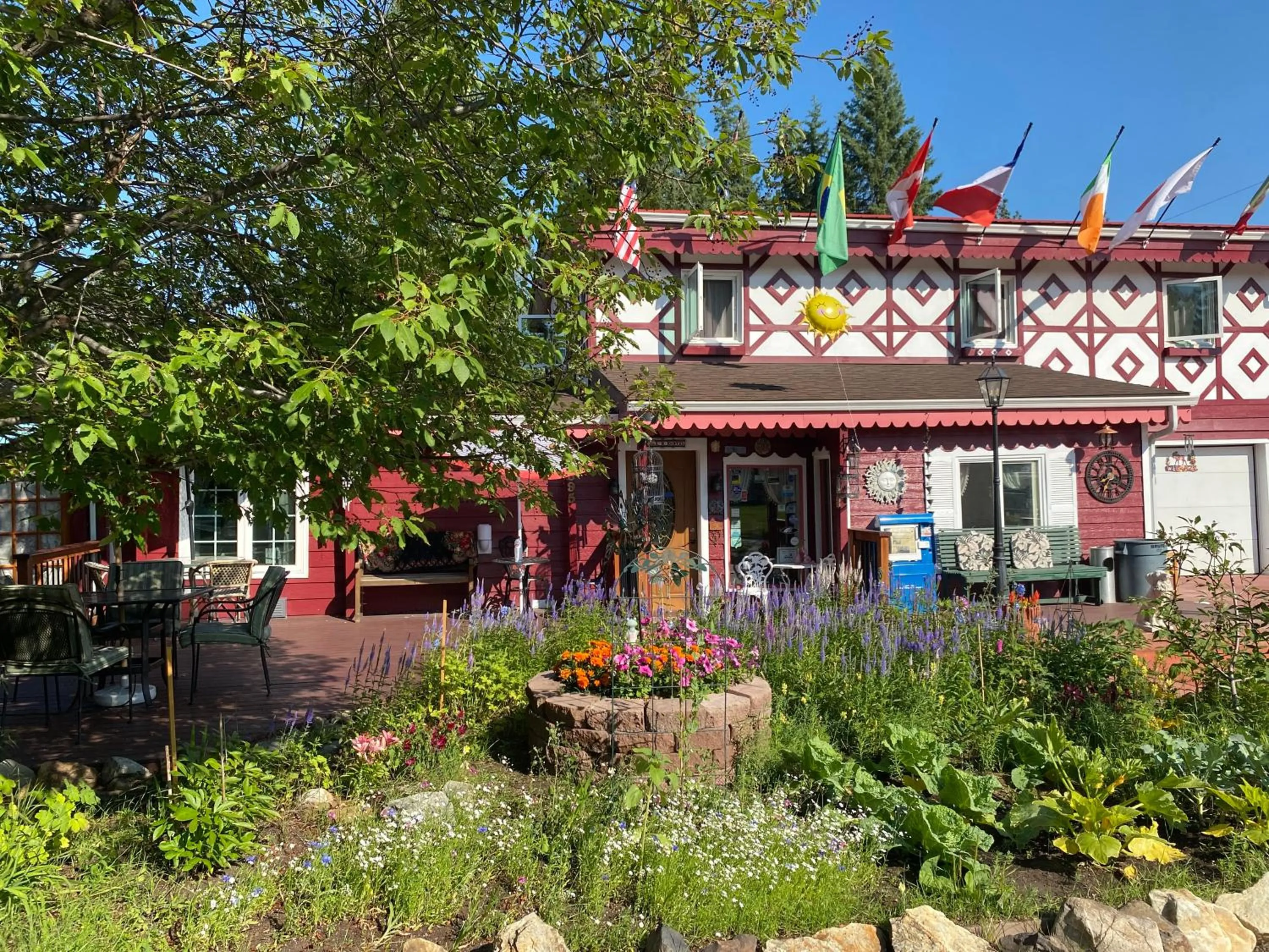 Property building in Billie's Backpackers Hostel