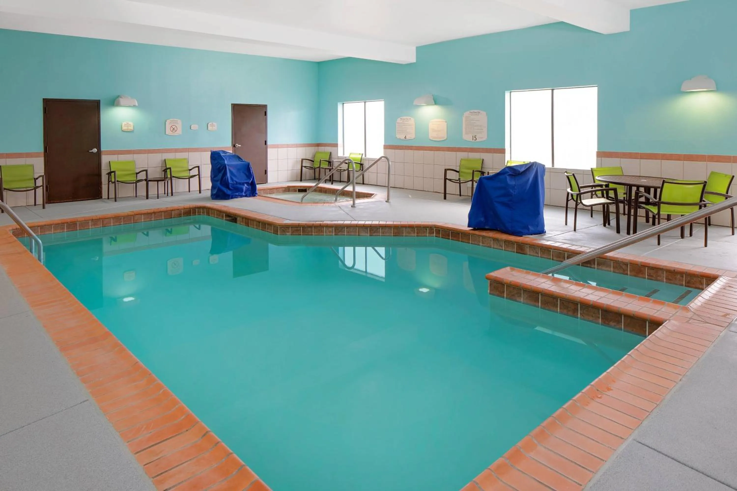 Swimming pool in SpringHill Suites by Marriott Ardmore