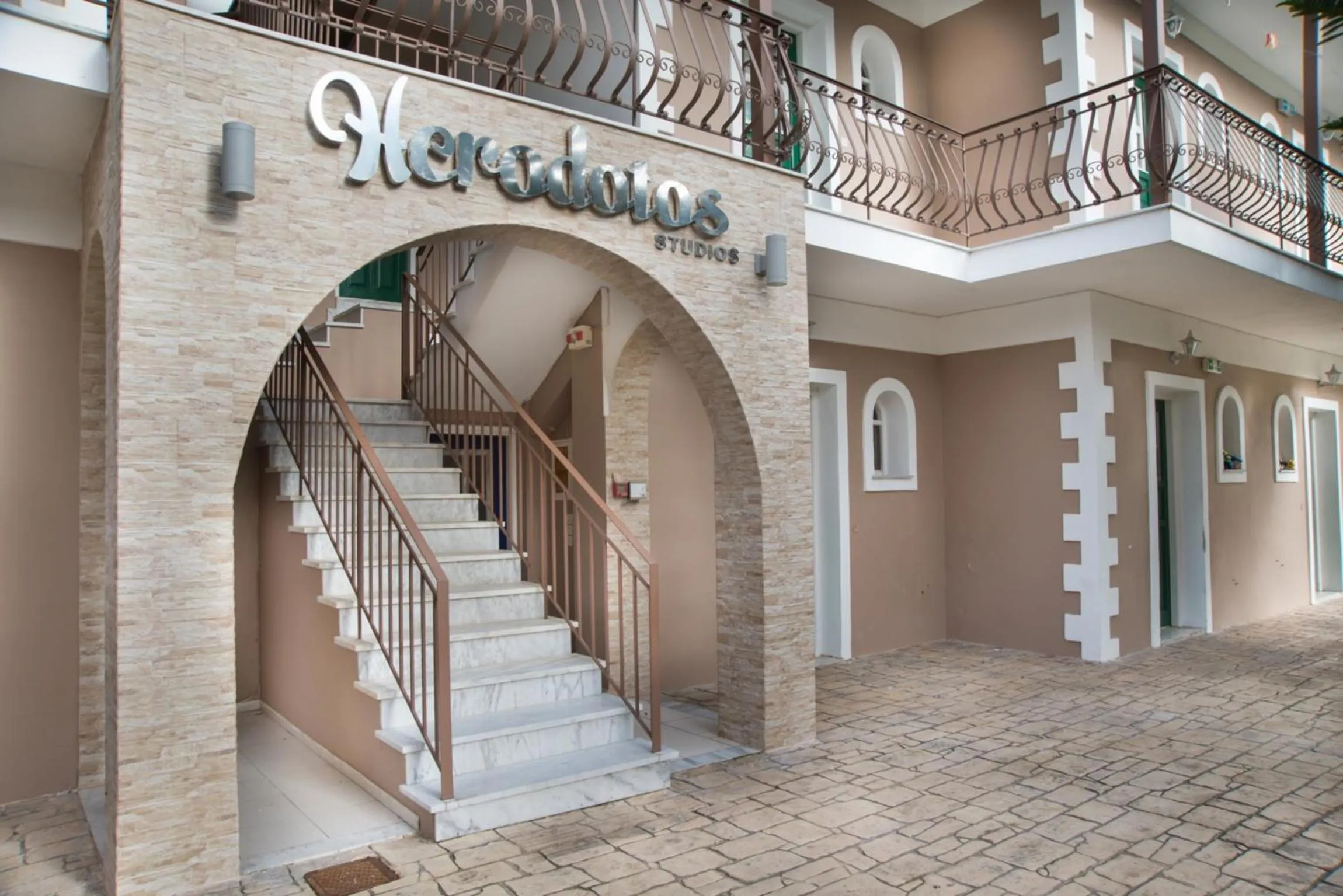 Facade/entrance in Herodotos Studios