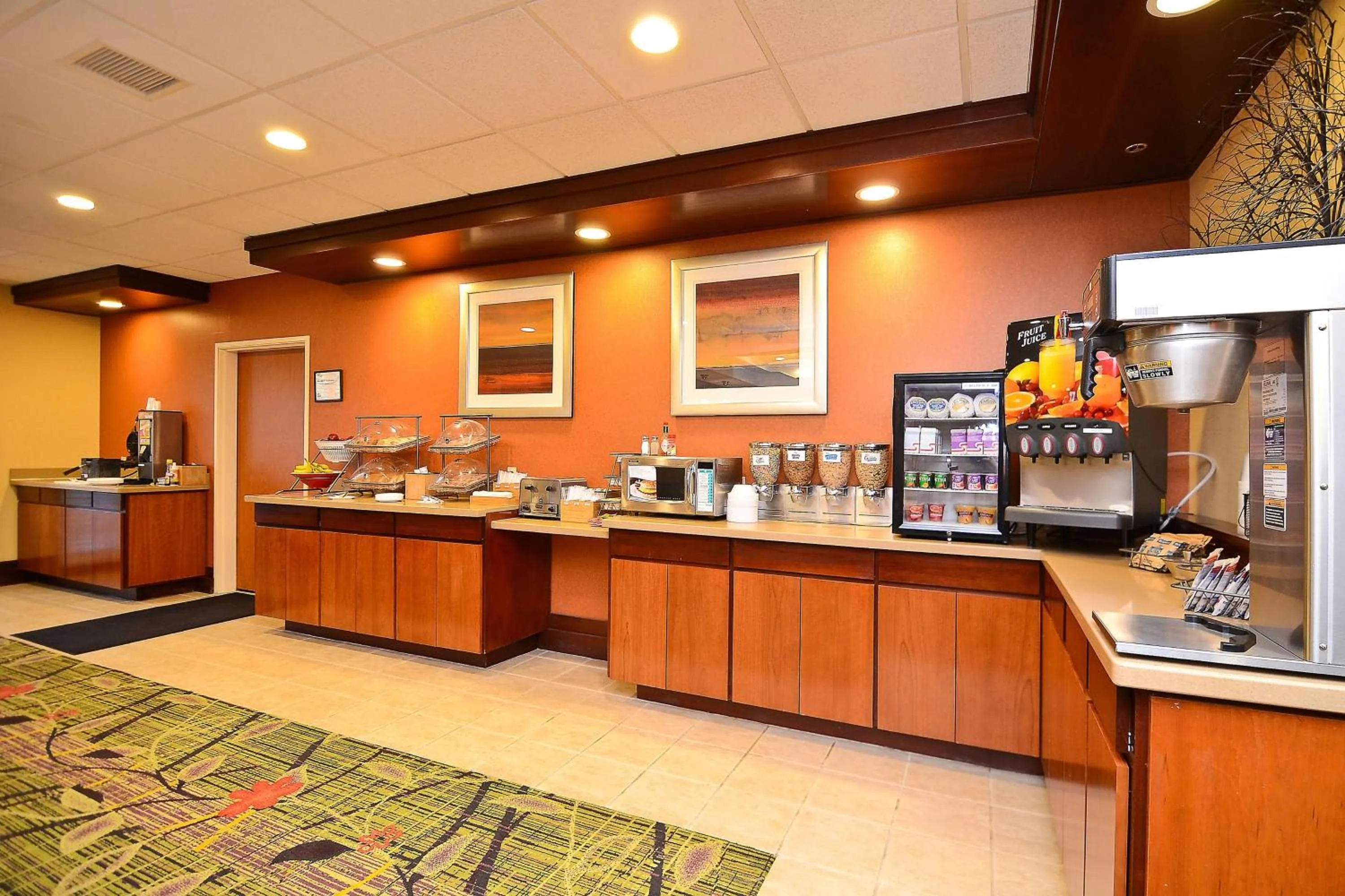 Breakfast in Fairfield Inn & Suites Cherokee
