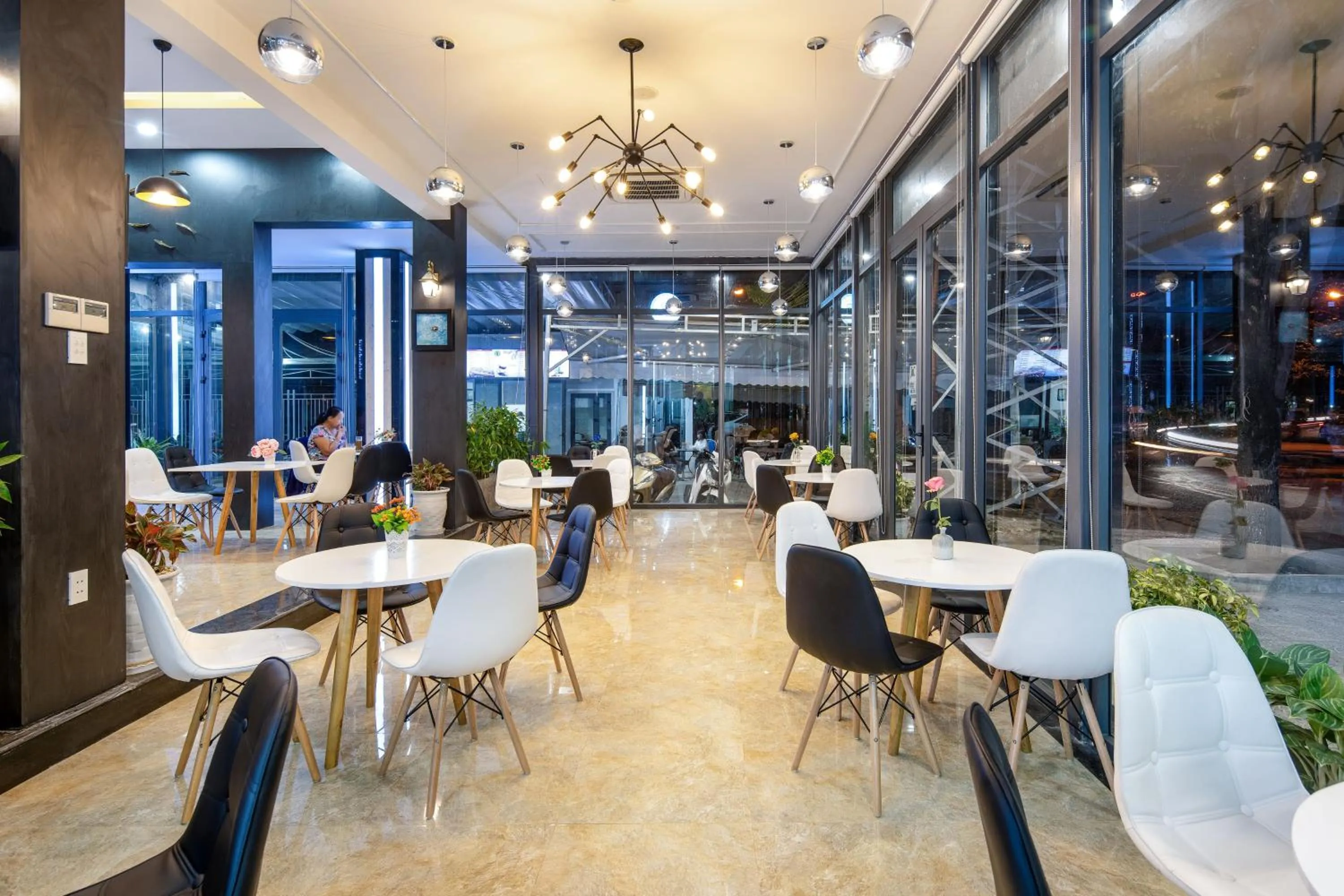 Restaurant/places to eat in Bamboo Hotel