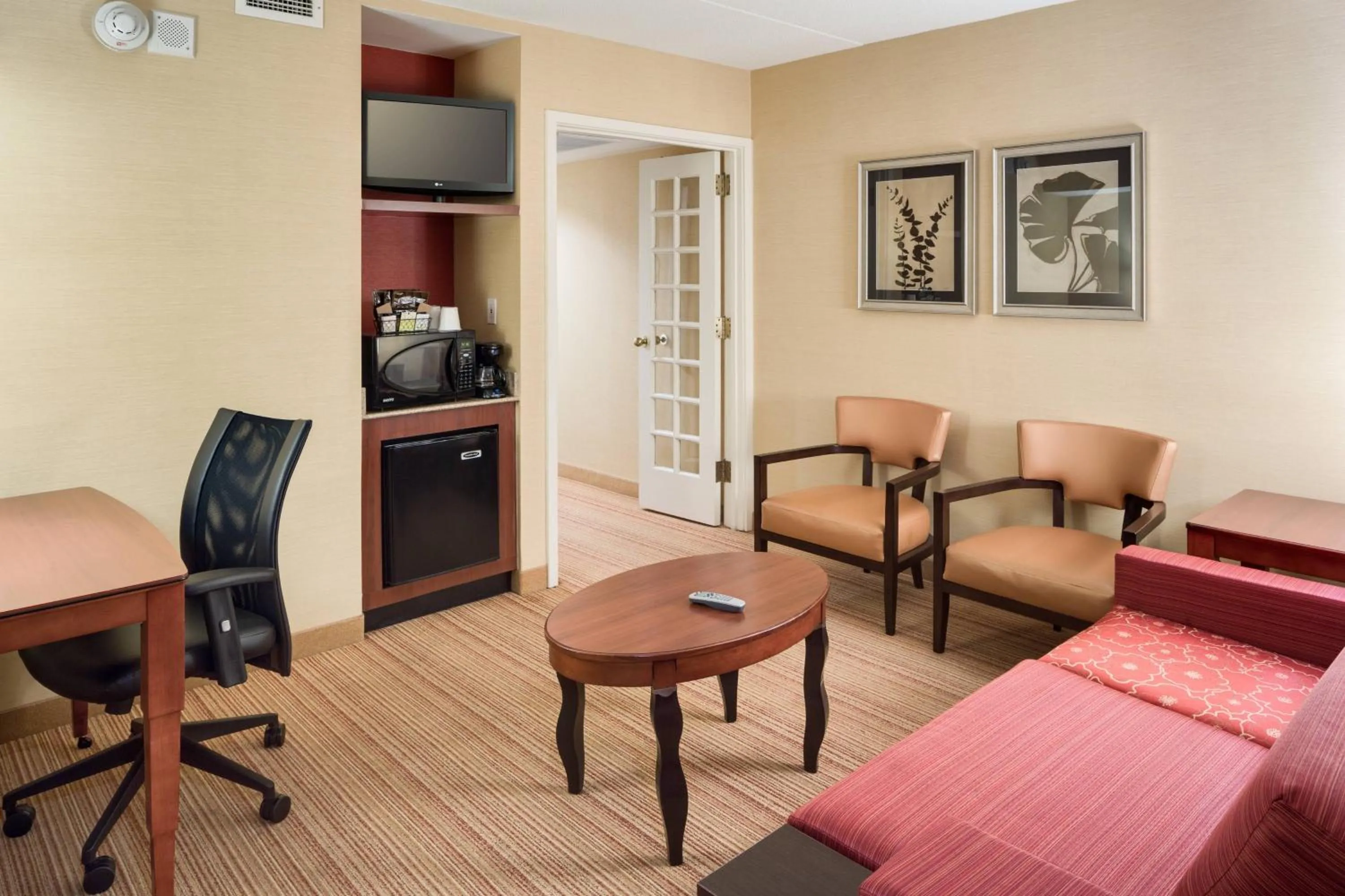 Living room in Courtyard Shelton