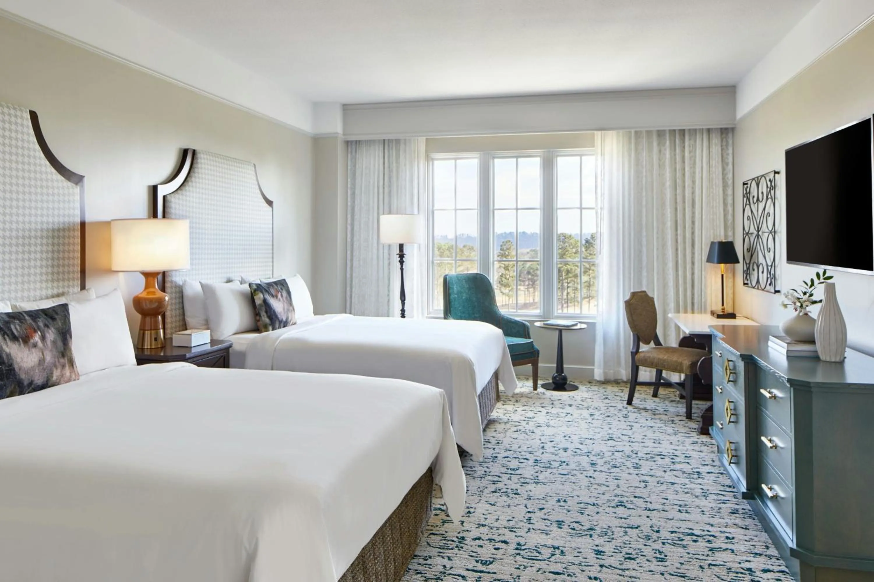 Photo of the whole room, Bed in Renaissance Birmingham Ross Bridge Golf Resort & Spa