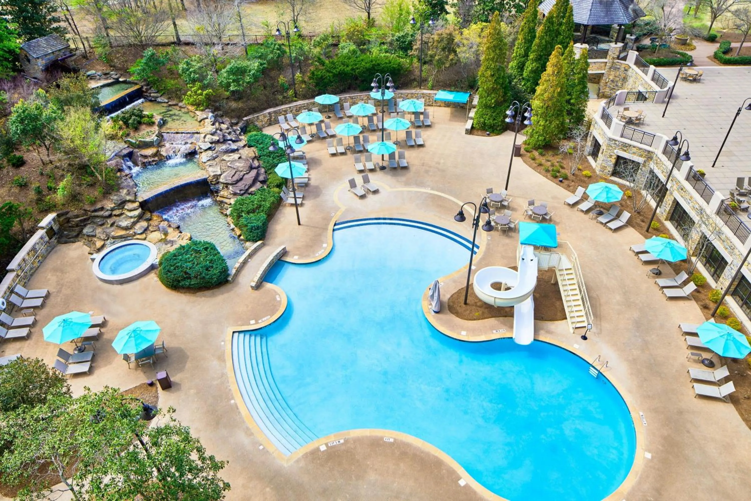 Swimming pool in Renaissance Birmingham Ross Bridge Golf Resort & Spa