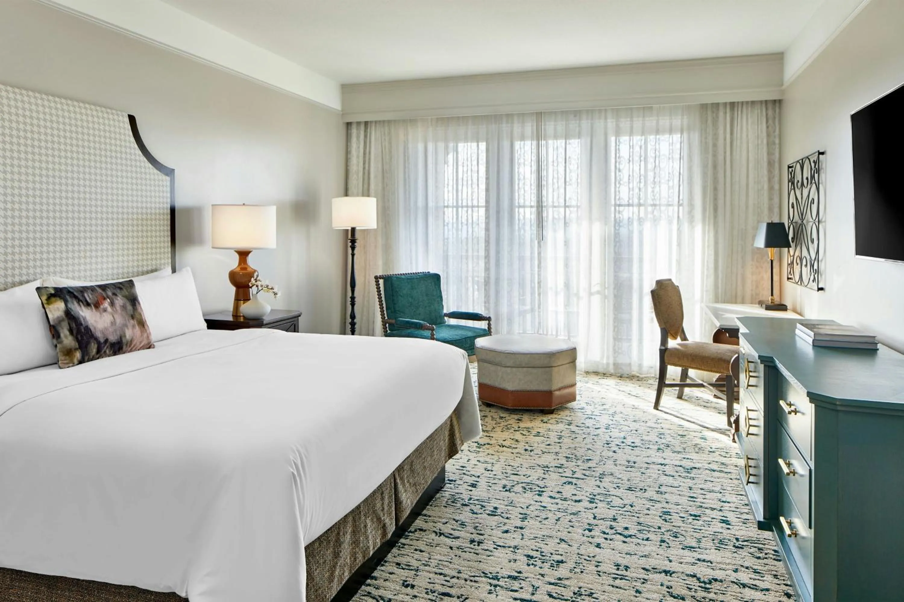 Photo of the whole room, Bed in Renaissance Birmingham Ross Bridge Golf Resort & Spa